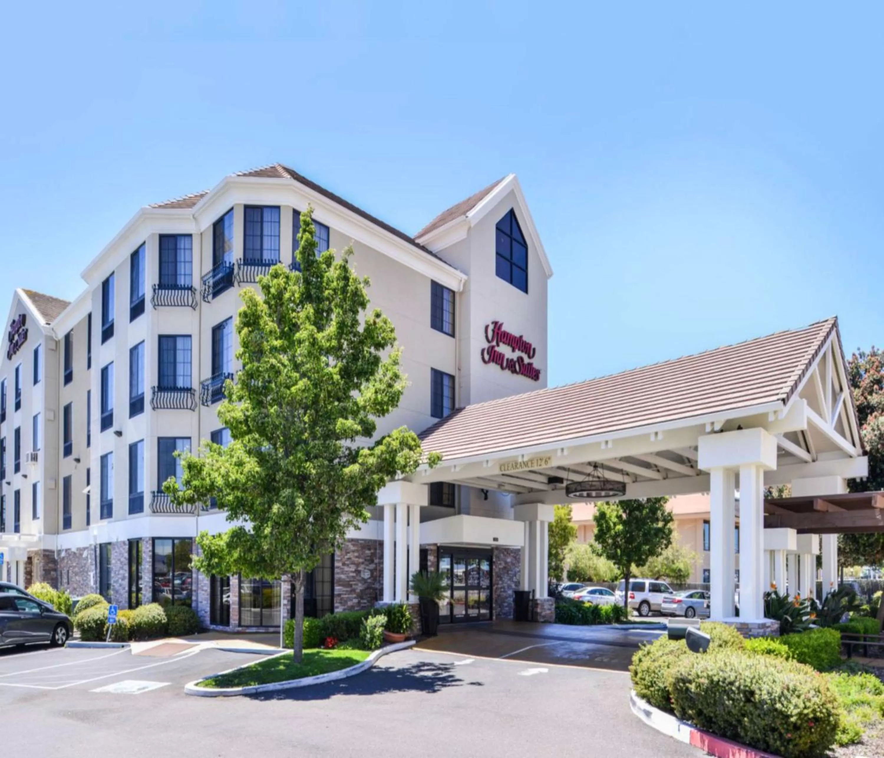Property building in Hampton Inn & Suites San Francisco-Burlingame-Airport South