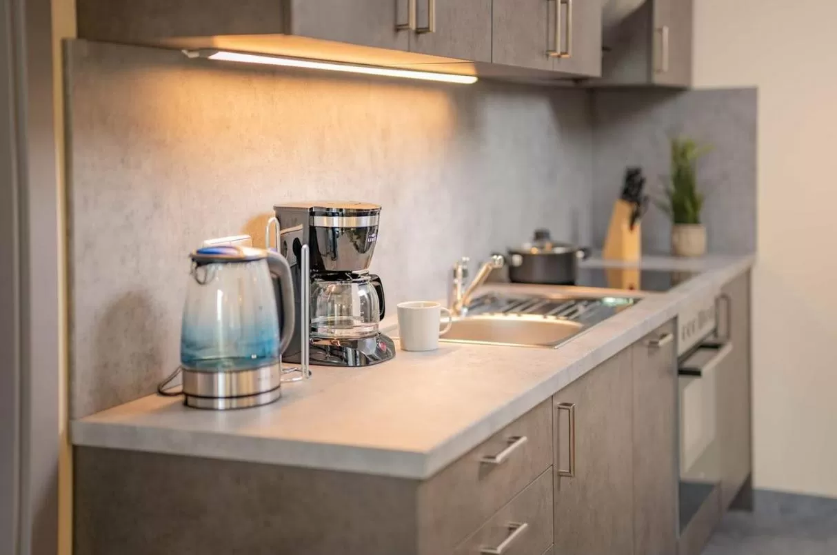 Kitchen/Kitchenette in ELLY Hostel