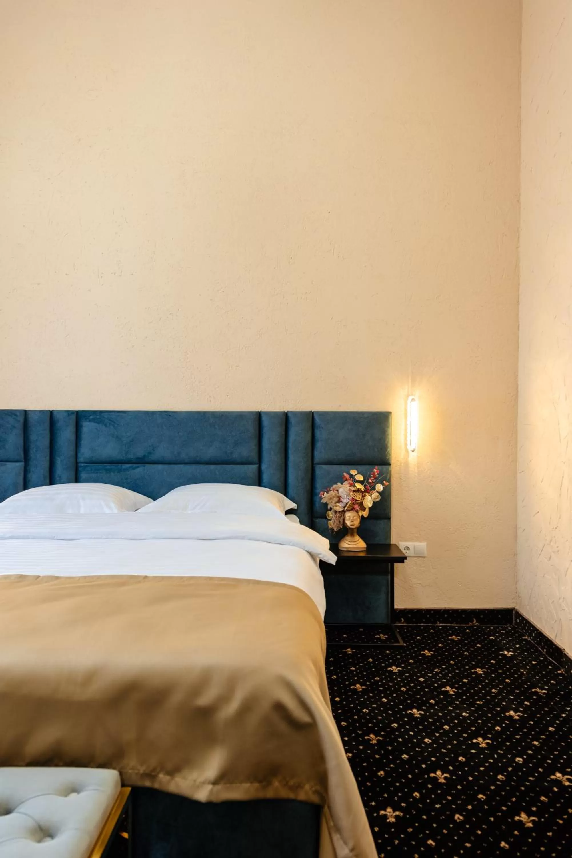 Bed in Palace Bulevard Inn