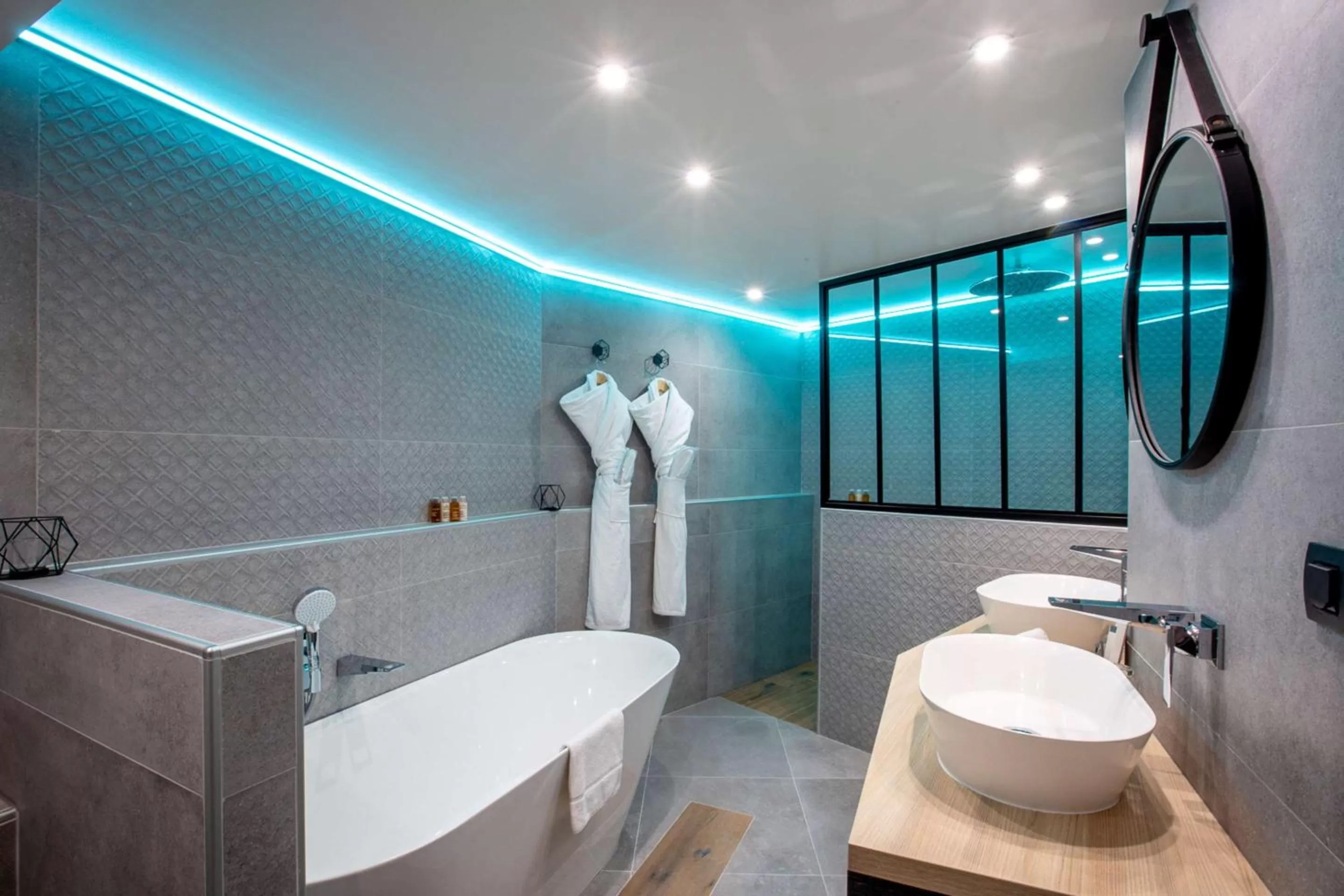 Bathroom in Best Western Plus Opéra Batignolles