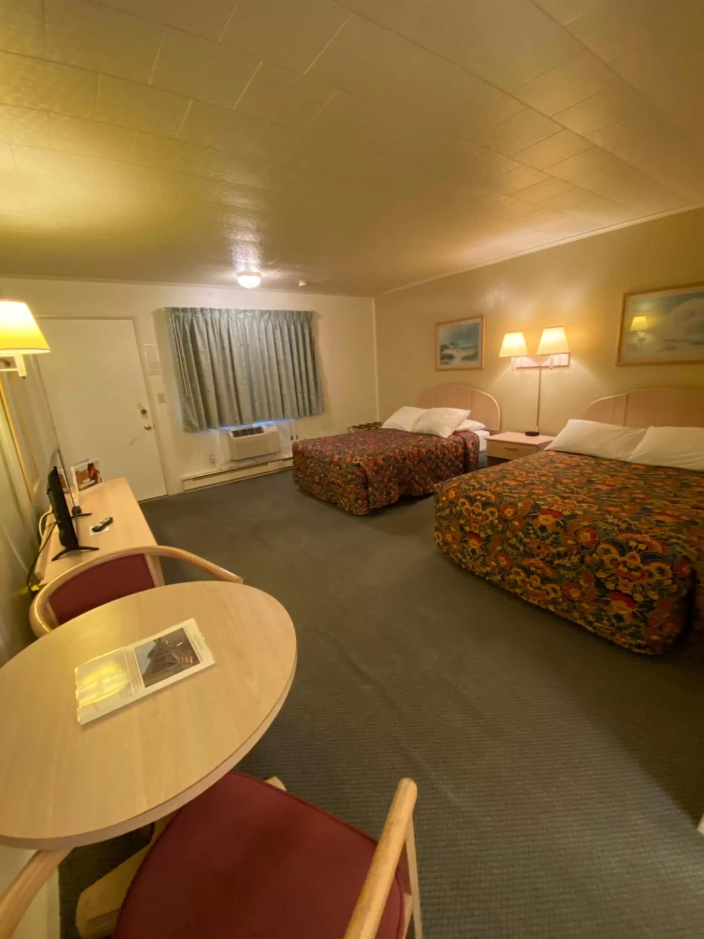 Photo of the whole room, Bed in Birchwood inn