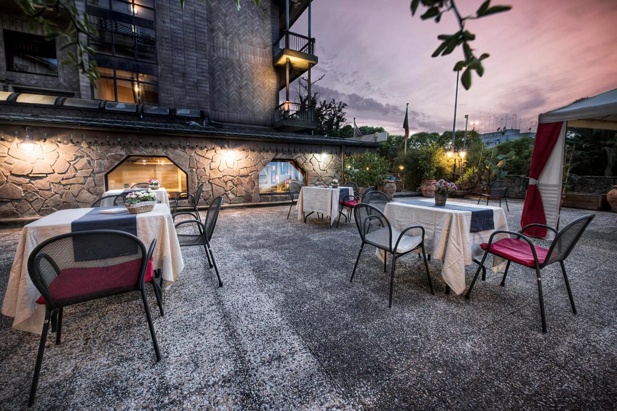 Restaurant/places to eat in Grand Hotel Colony