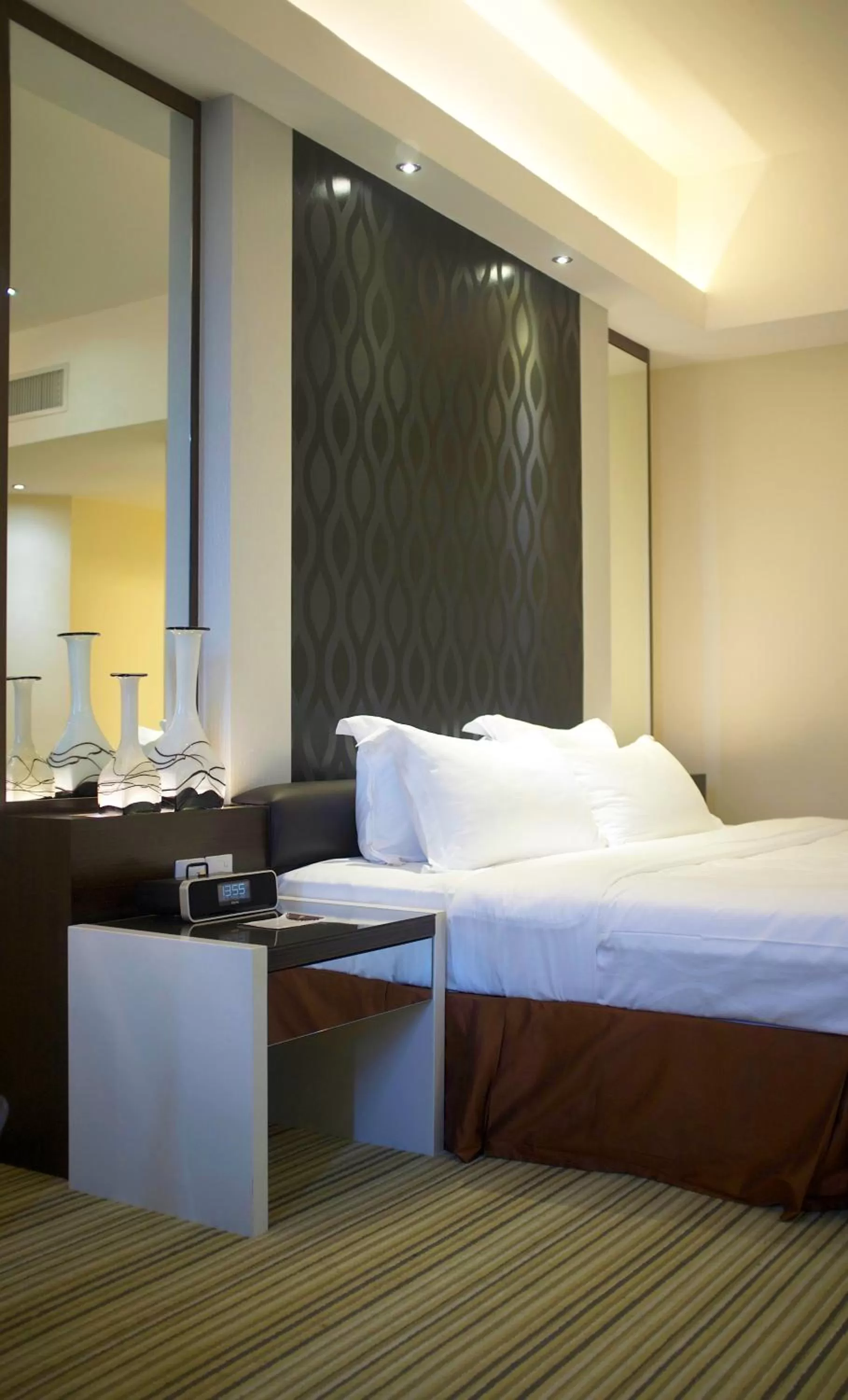 Photo of the whole room, Bed in Ixora Hotel Penang