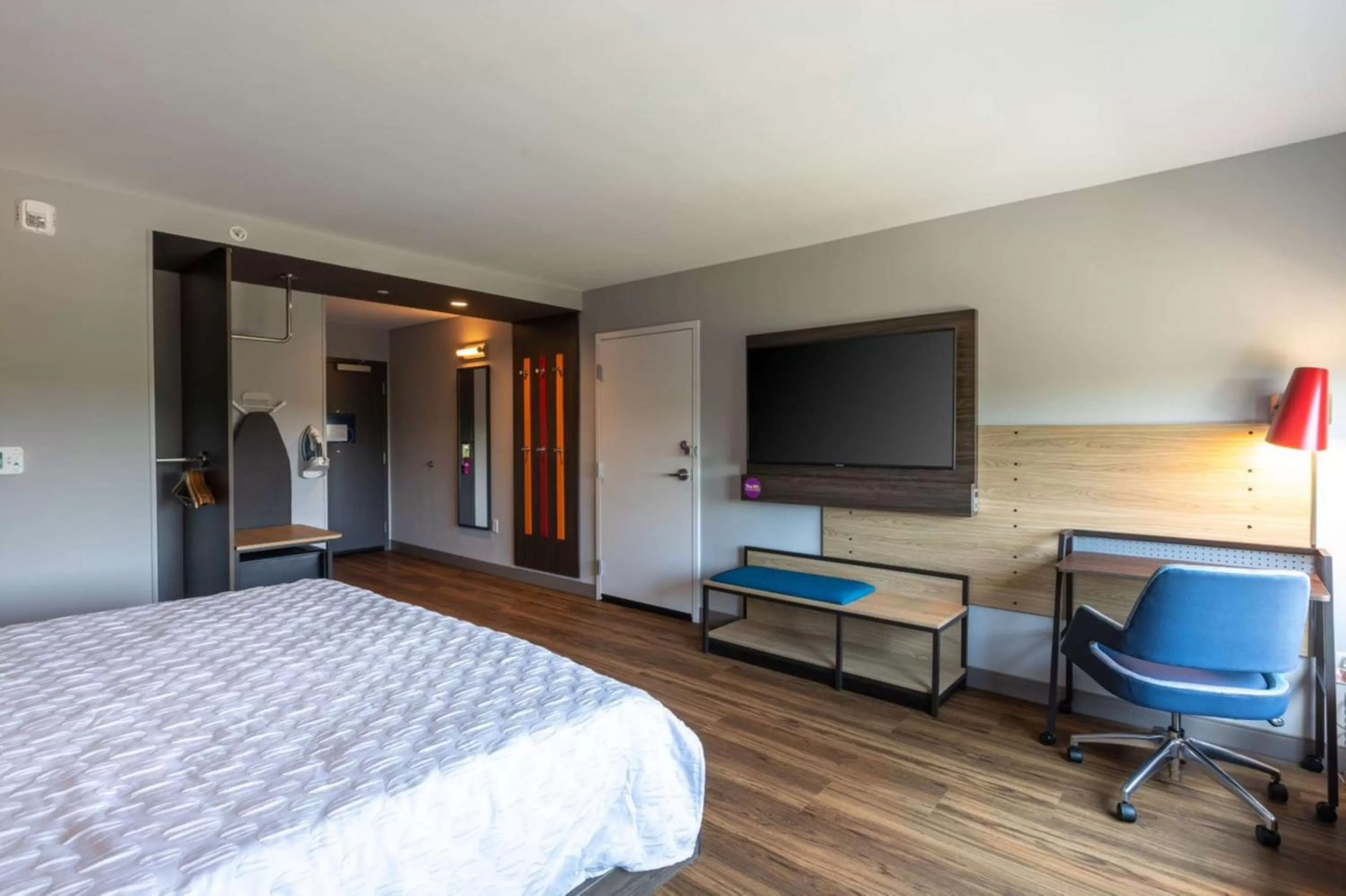 King Room - Mobility Accessible with Roll In Shower in Tru By Hilton Seneca Clemson Sc