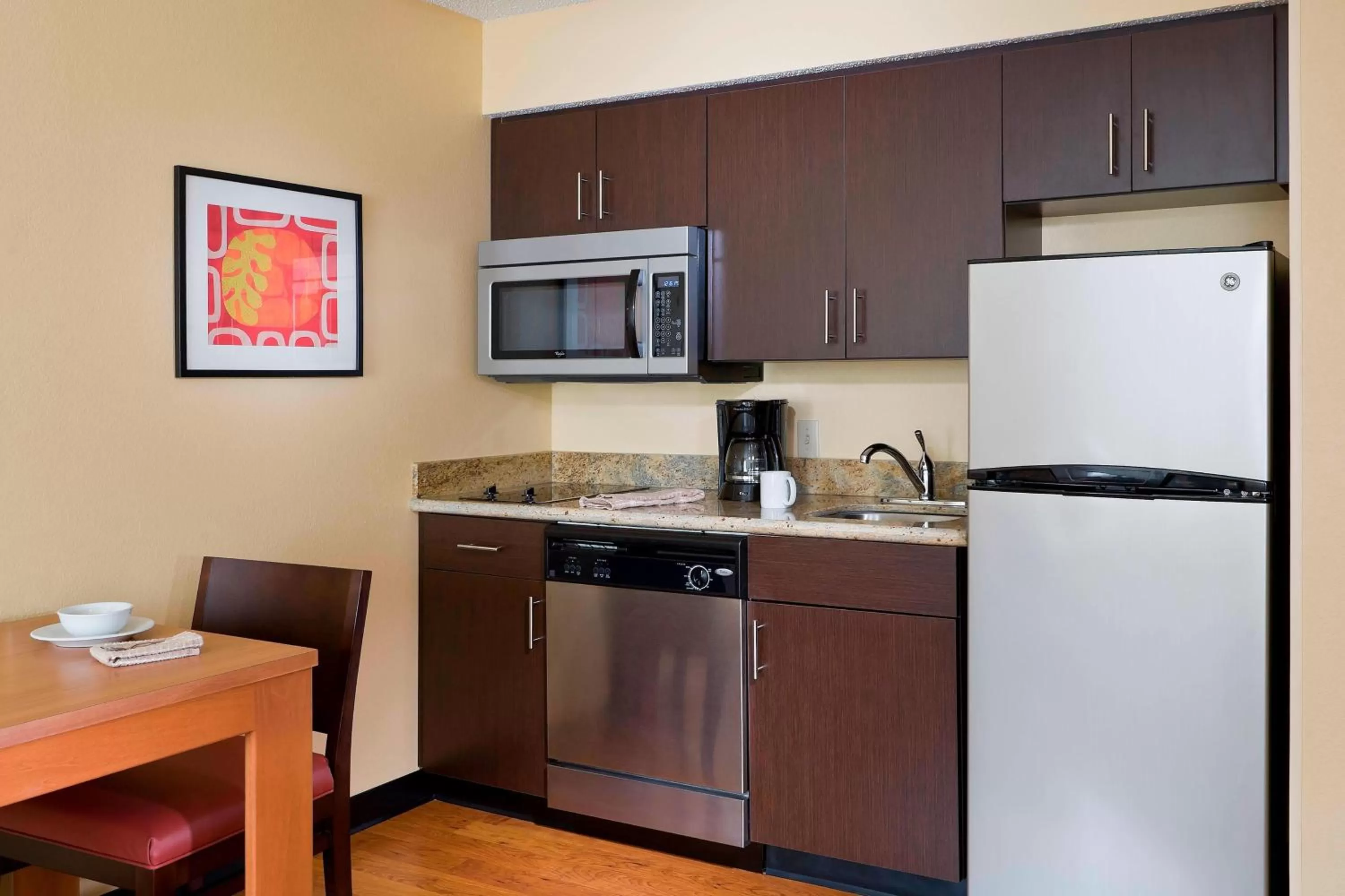 Kitchen or kitchenette in Sonesta Simply Suites Houston Brookhollow