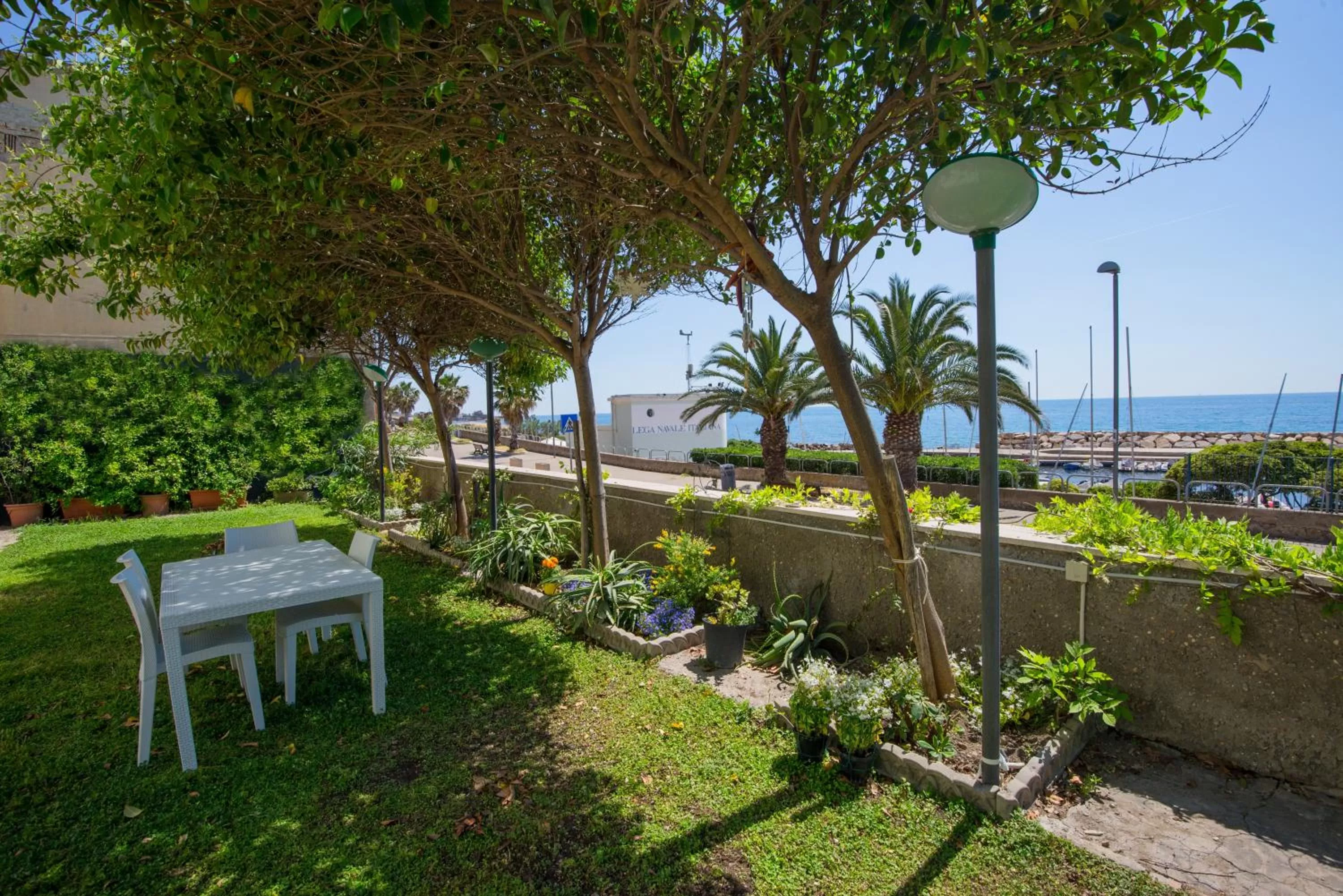 Day in Maison De Revel