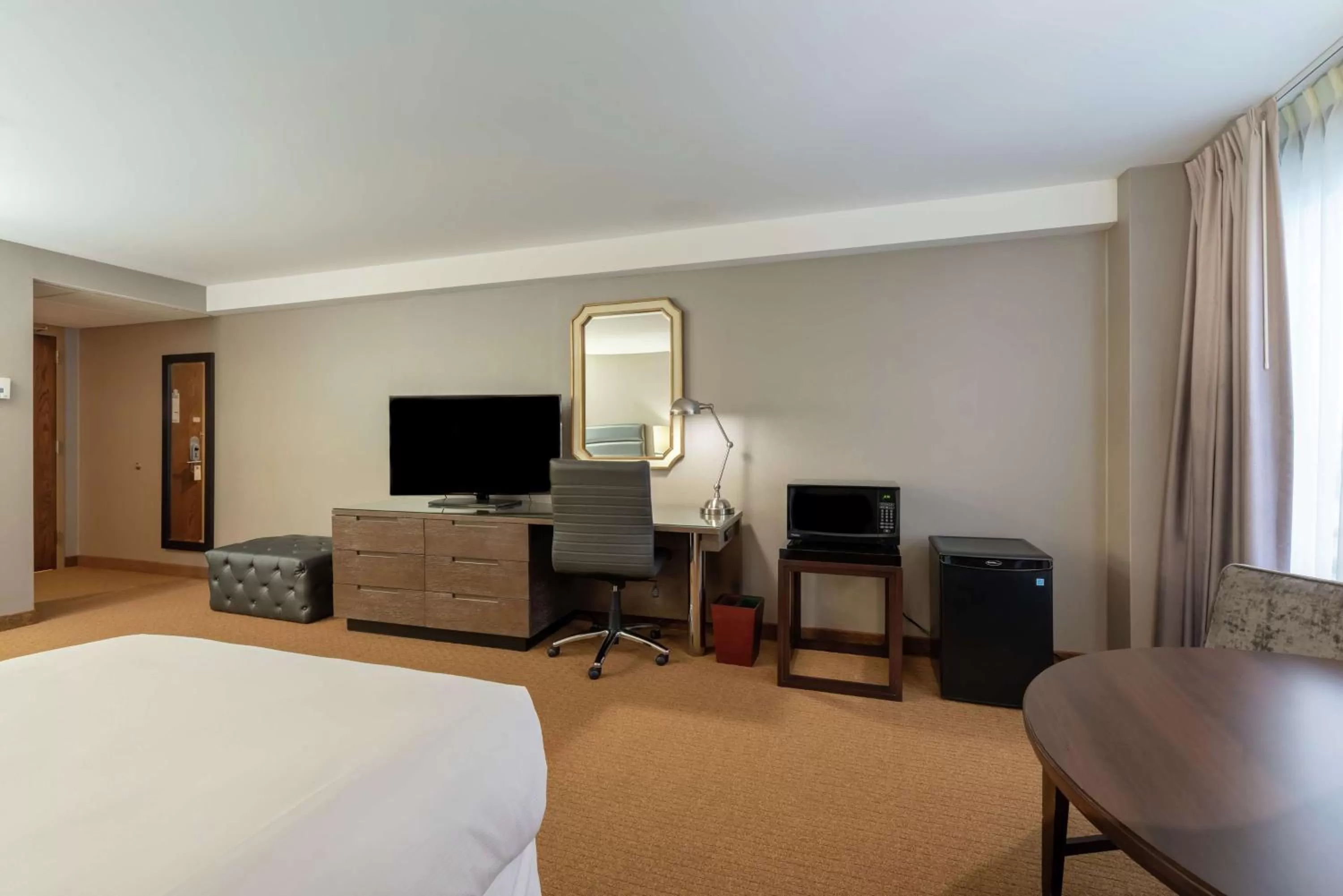 Deluxe Double Room with Two Double Beds - Disability Access/Bath Tub in DoubleTree by Hilton Bloomington Minneapolis South