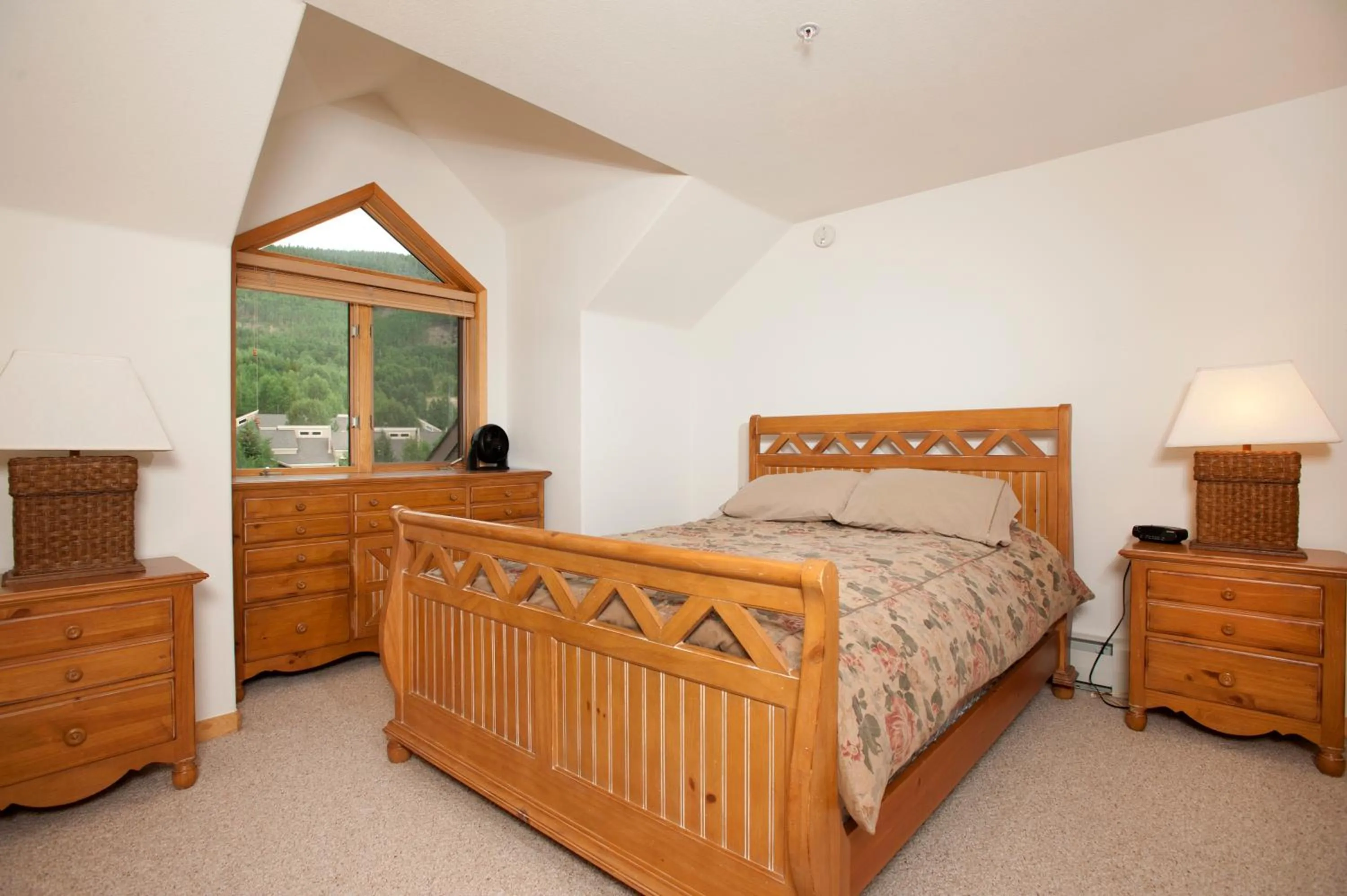 Bed in Gateway Mountain Lodge, A Vail Resorts Property