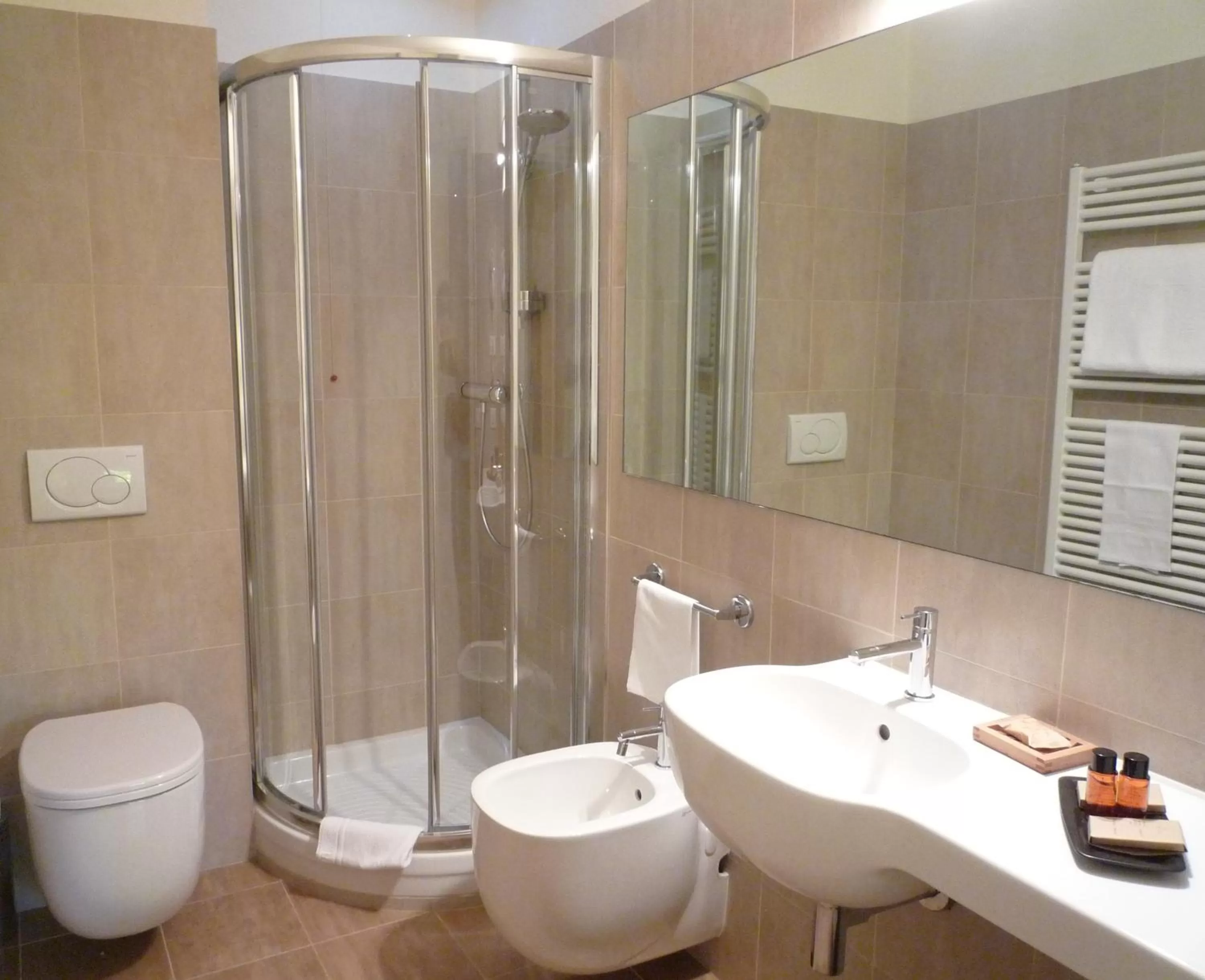 Bathroom in Hotel Hambros - Il Parco in Villa Banchieri