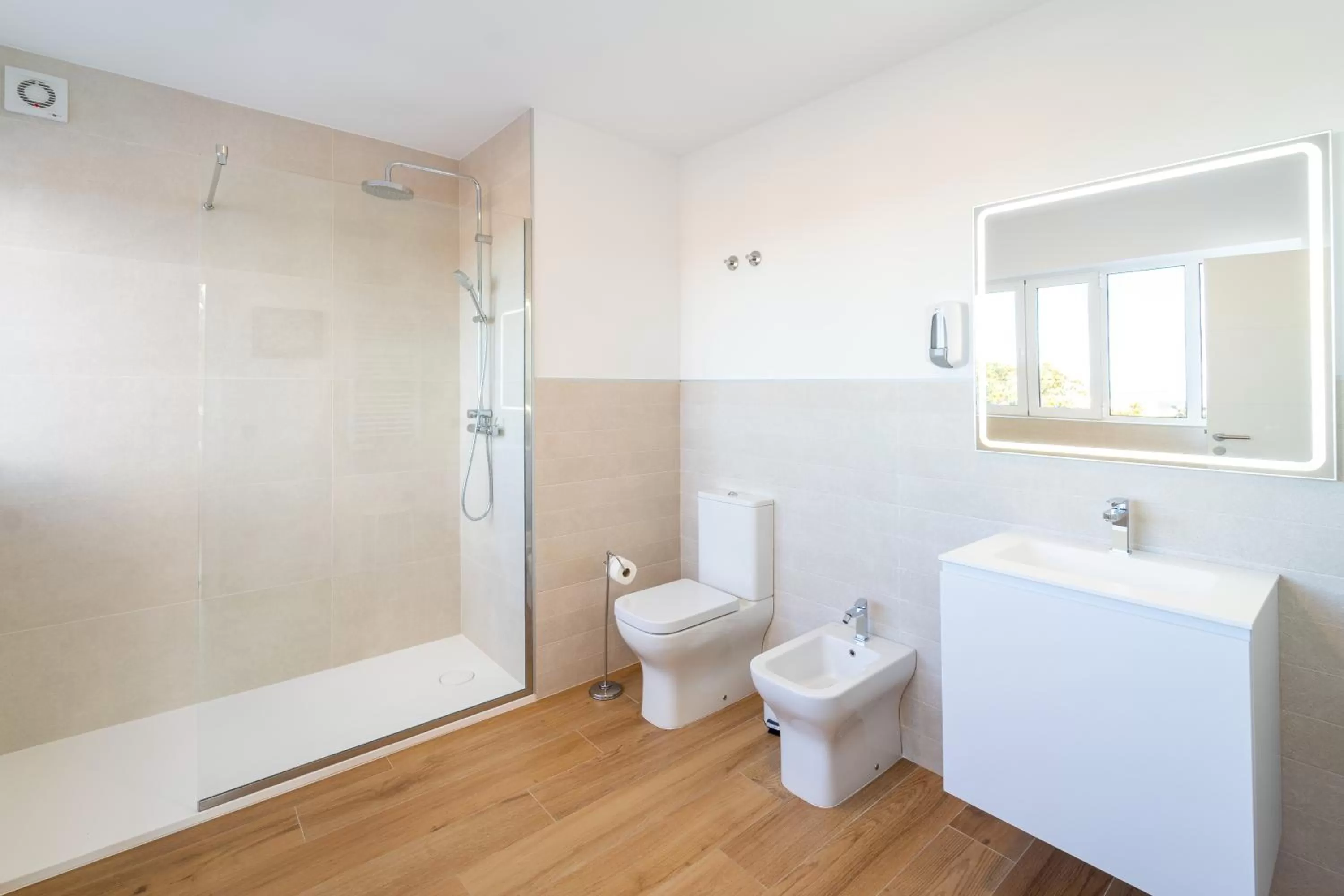 Bathroom in Albor Suites