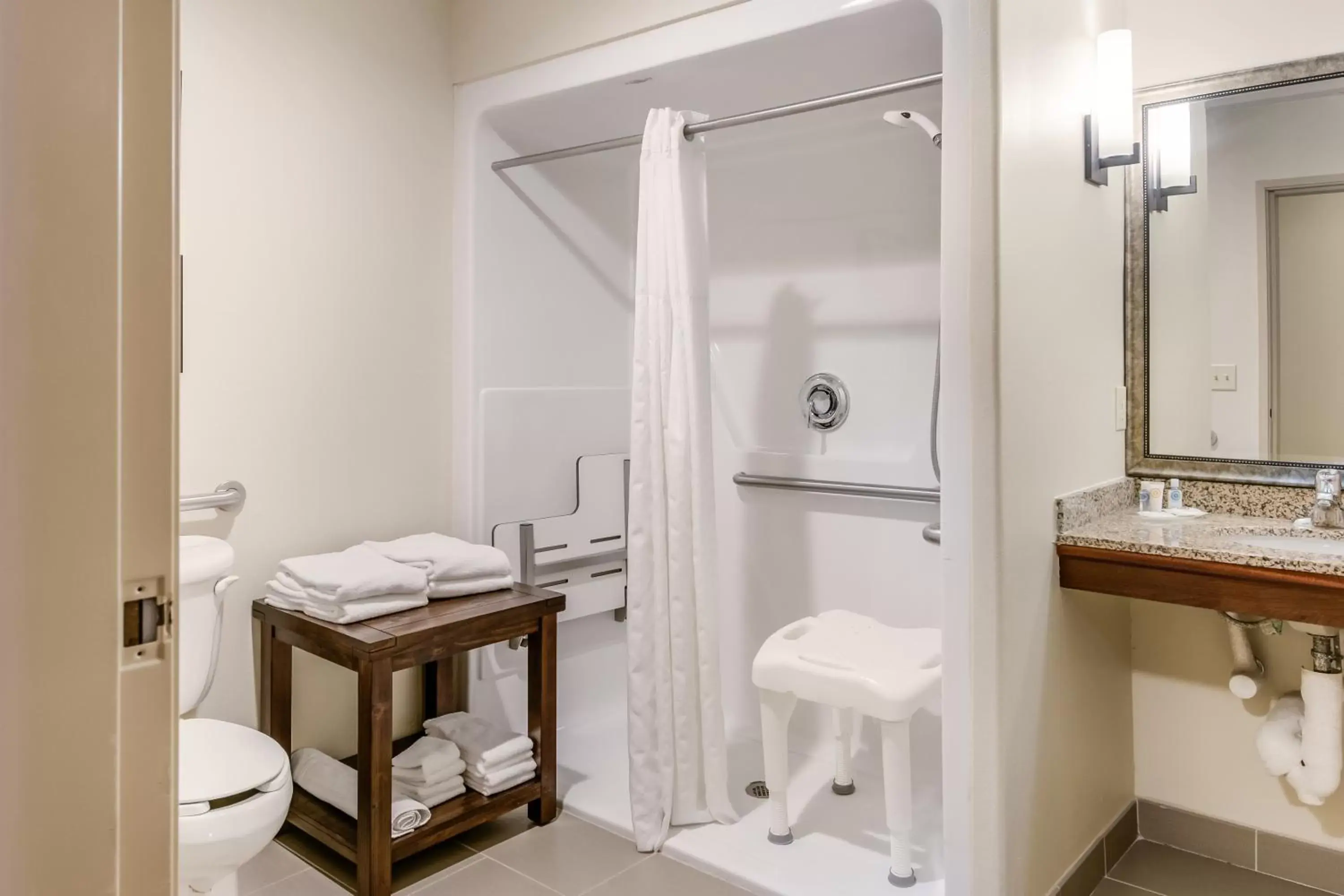King Suite with Roll-in-Shower - Accessible/Non-Smoking in Comfort Suites Fort Stockton King Suite with Roll-in-Shower - Accessible/Non-Smoking in Comfort Suites Fort Stockton