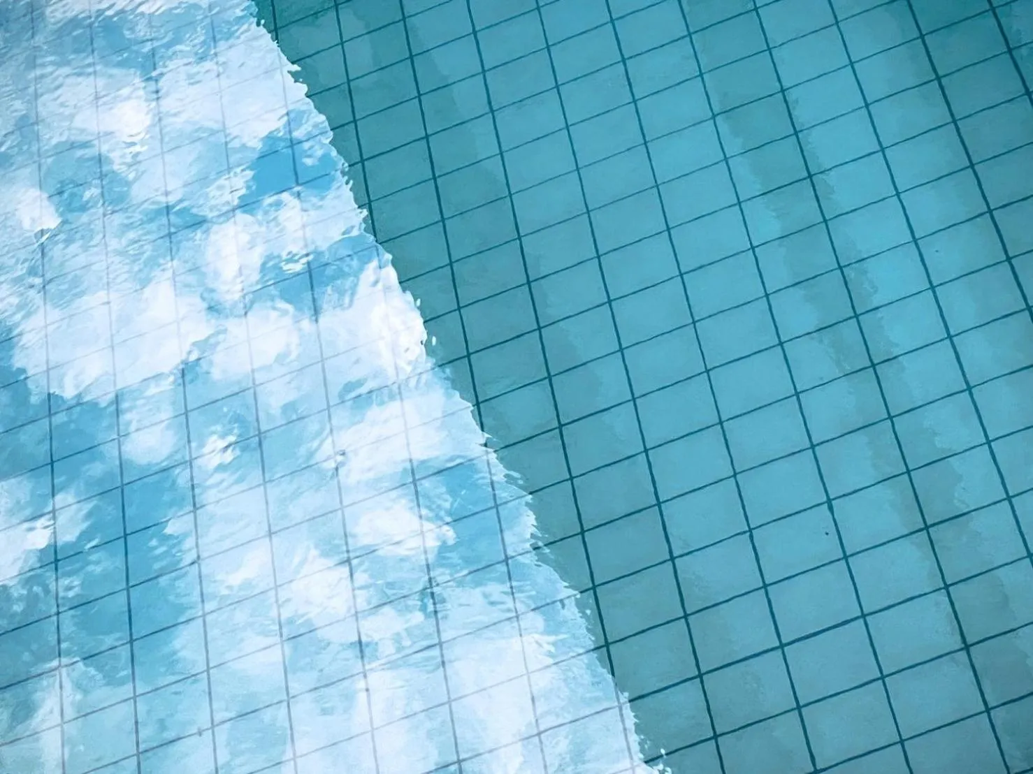 Swimming pool in Watana Hotel