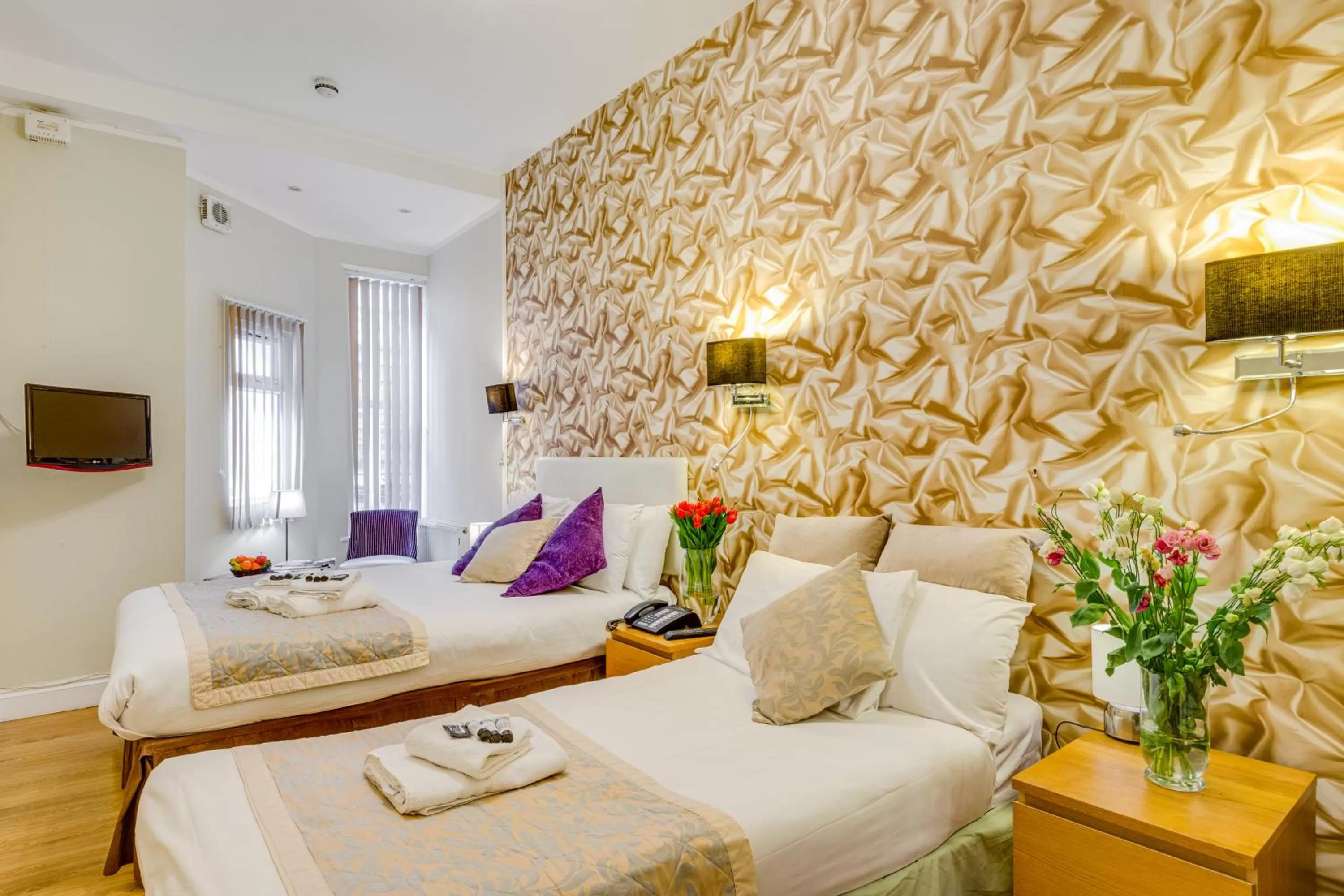 Bed in 1 Lexham Gardens Hotel