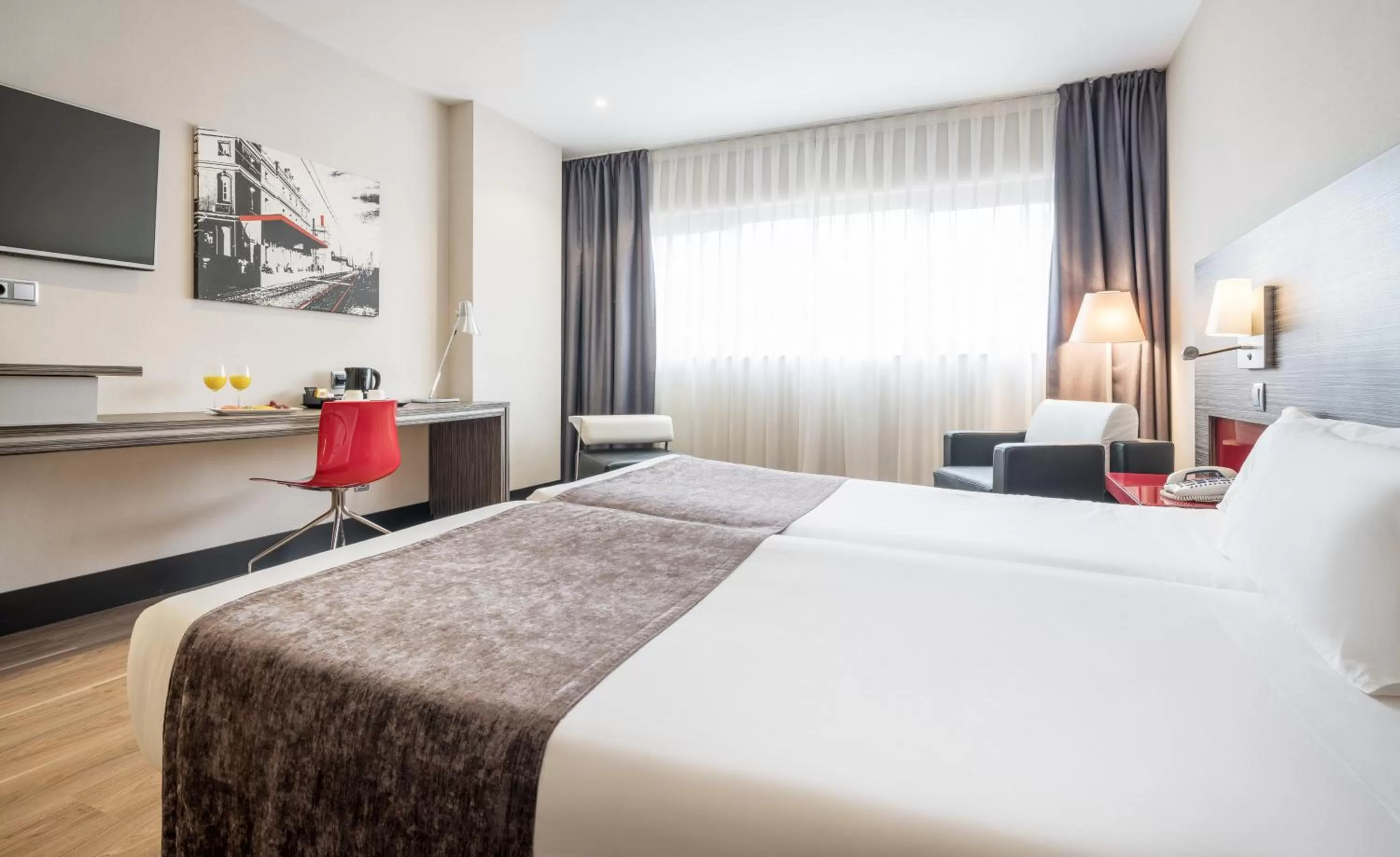 Photo of the whole room, Bed in Ilunion Barcelona