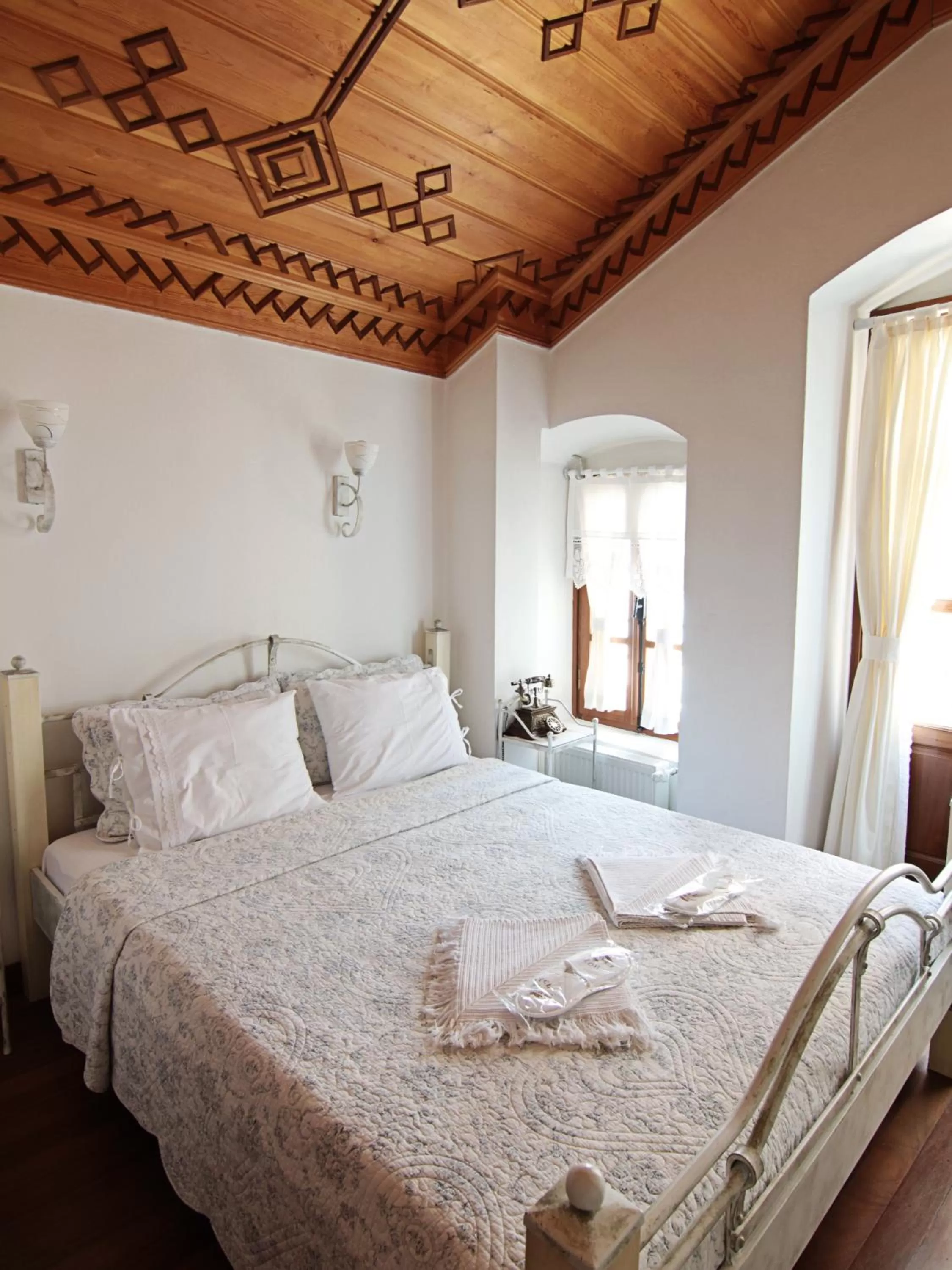 Bed in Hotel Des Etrangers - Special Category