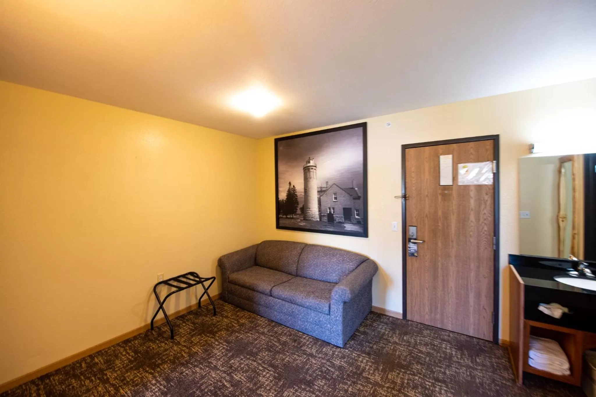 Bed in Super 8 by Wyndham Bridgeview of Mackinaw City
