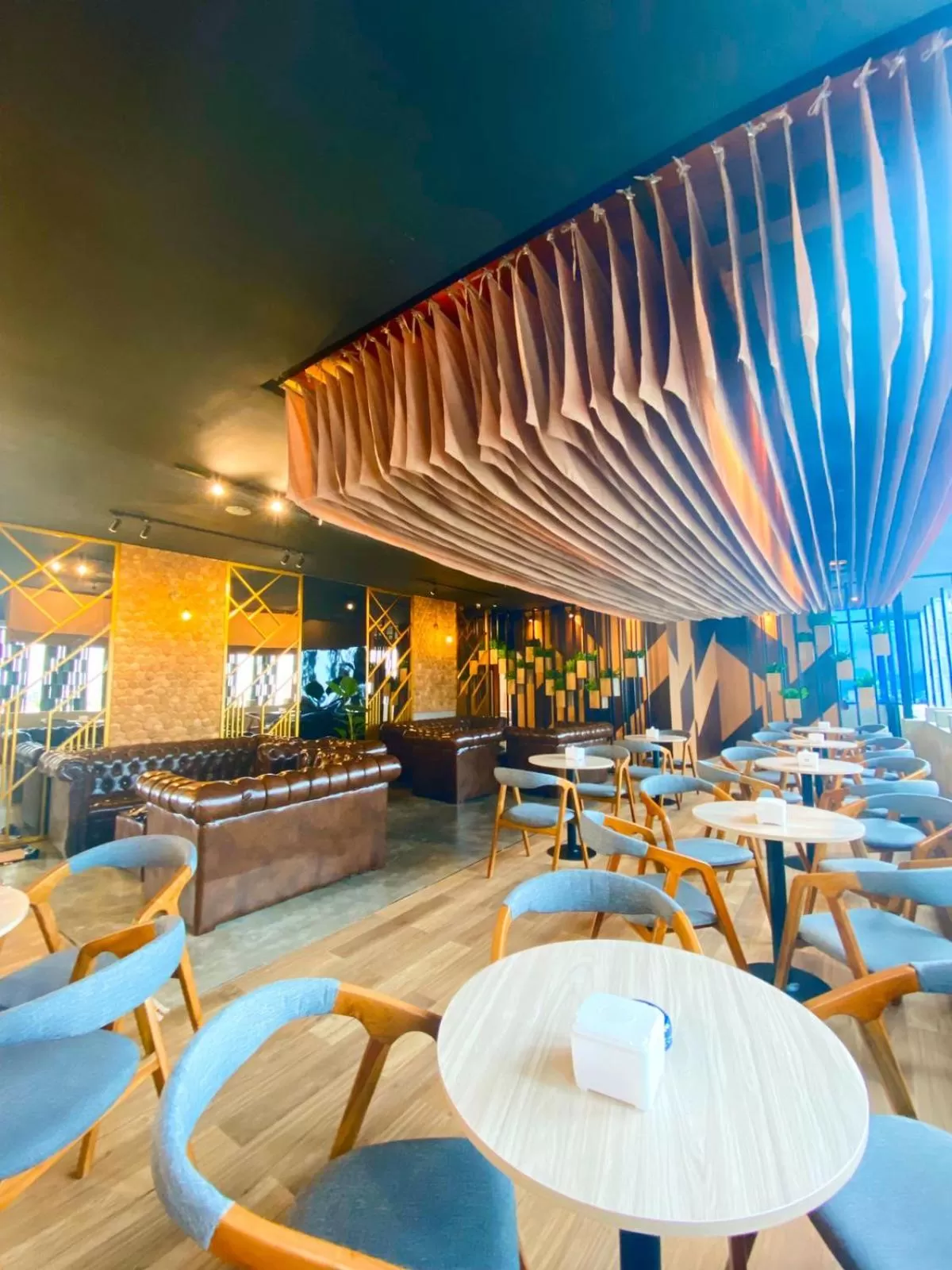 Restaurant/places to eat in Zoom Hotel Mulawarman