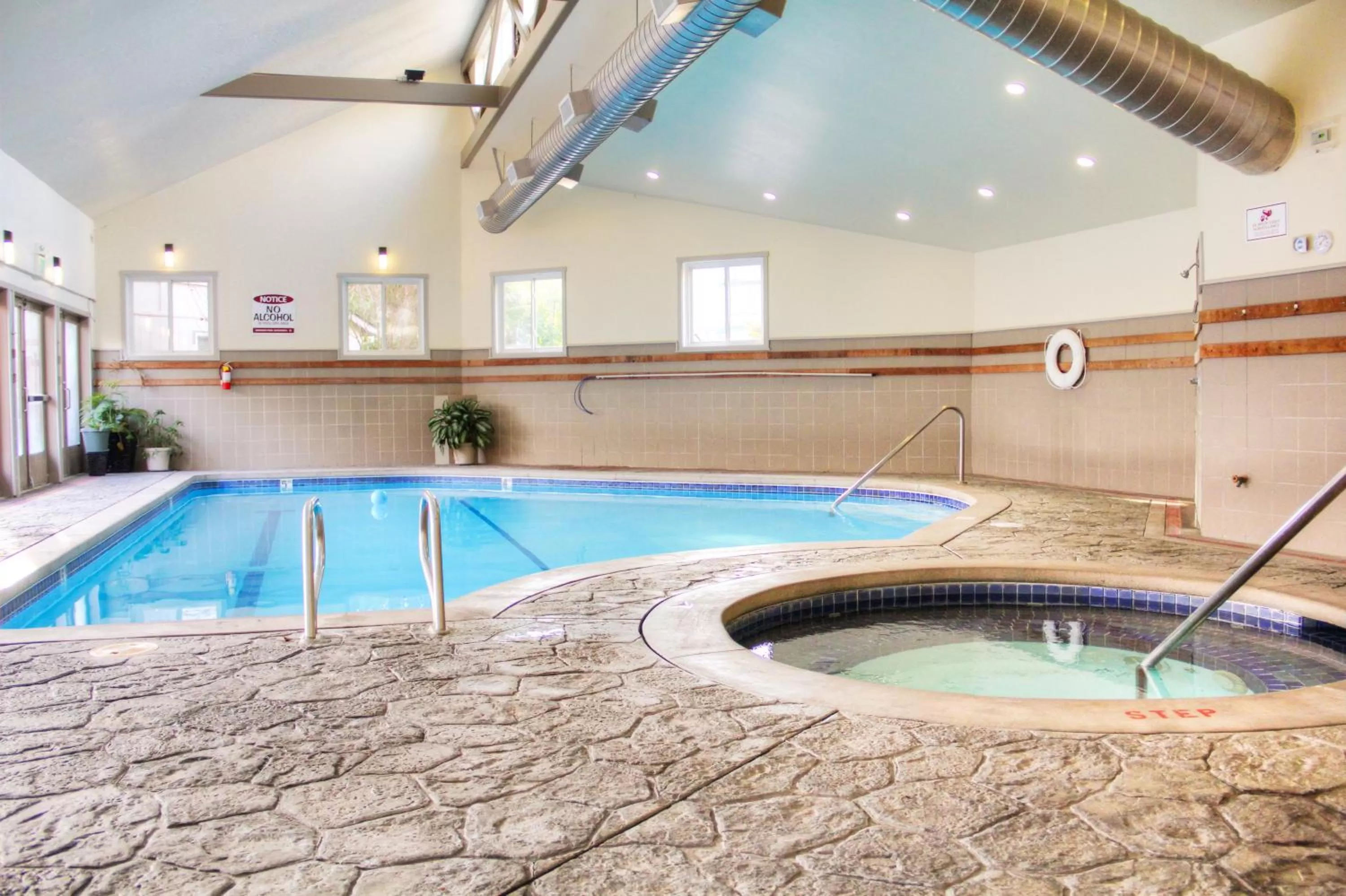 Swimming pool in Earthbox Inn & Spa