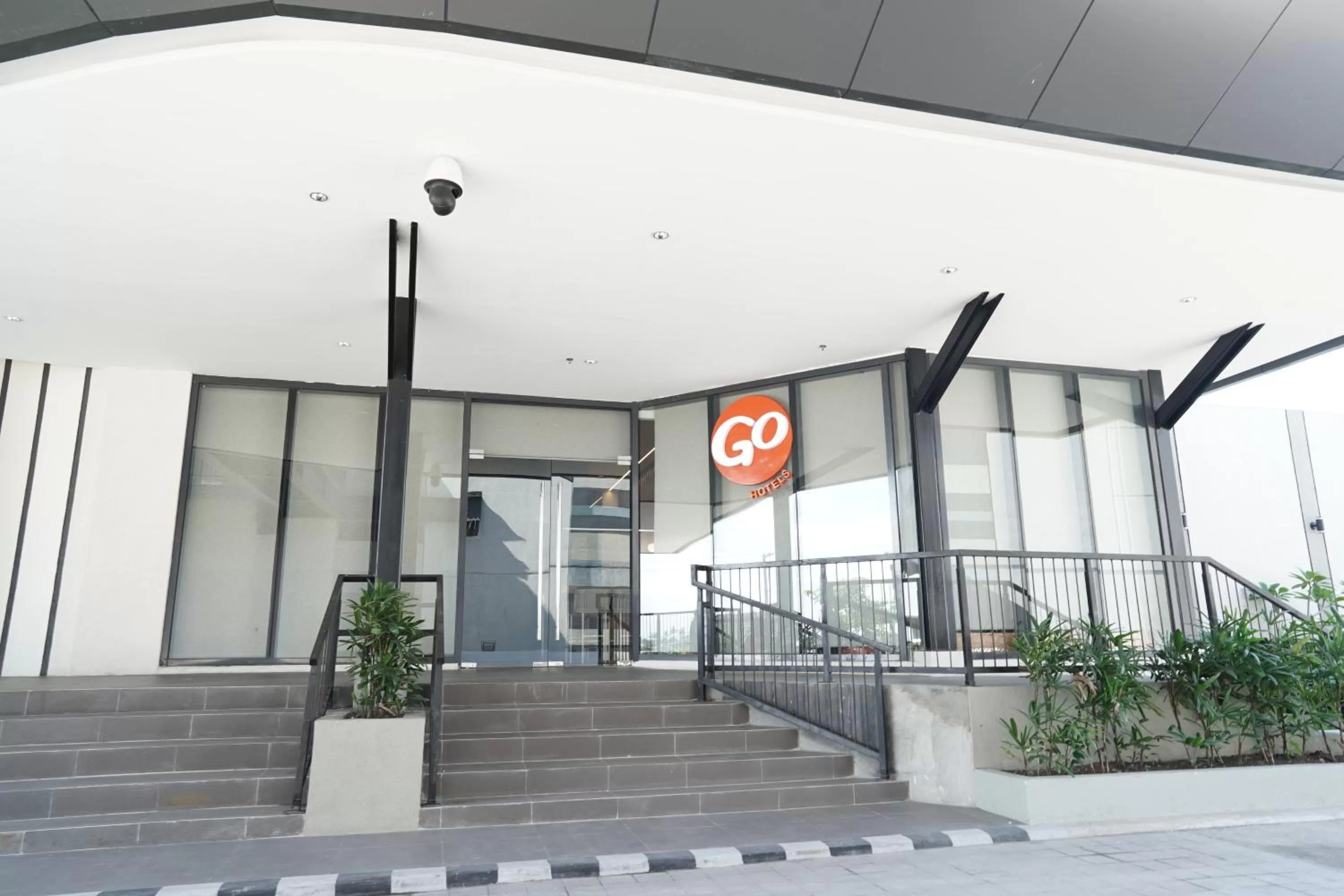 Facade/entrance in Go Hotels Plus Naga