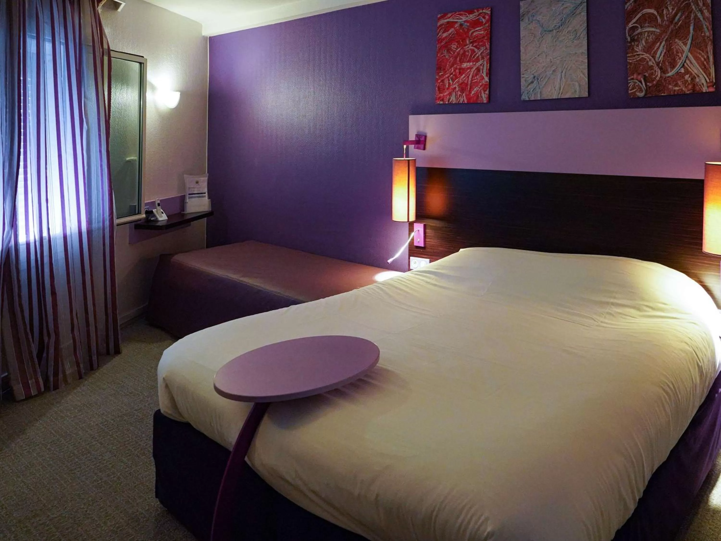 Photo of the whole room, Bed in ibis Styles Marseille Centre Prado Place Castellane