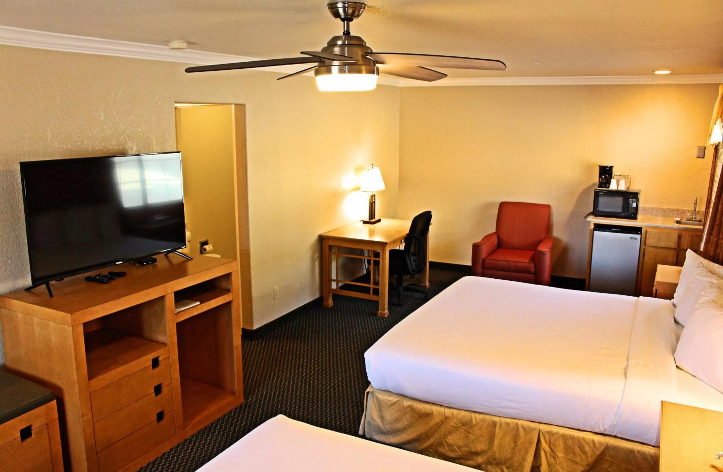 TV and multimedia, Bed in Lake Point Lodge