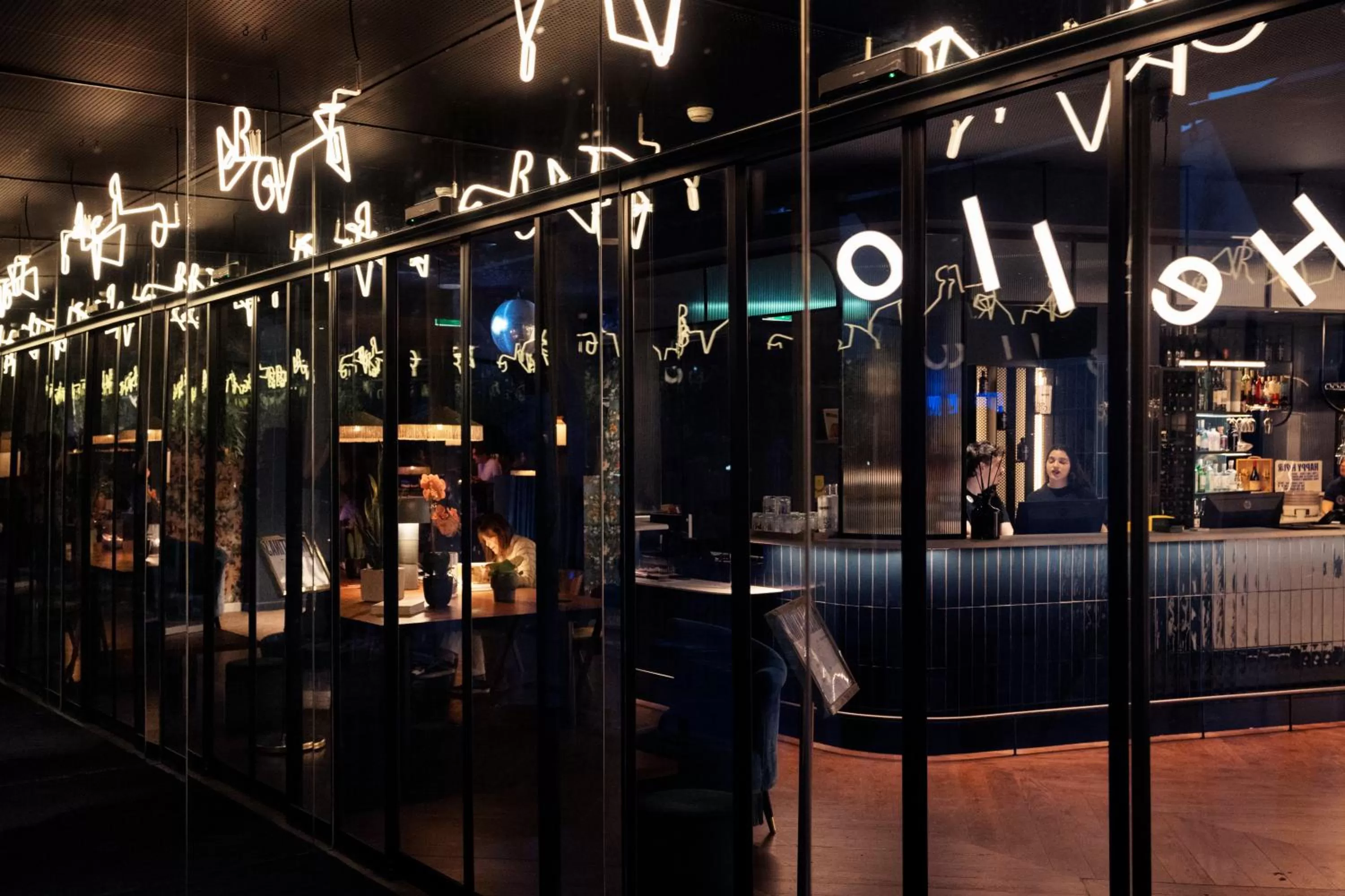 Decorative detail in chic&basic Gravity