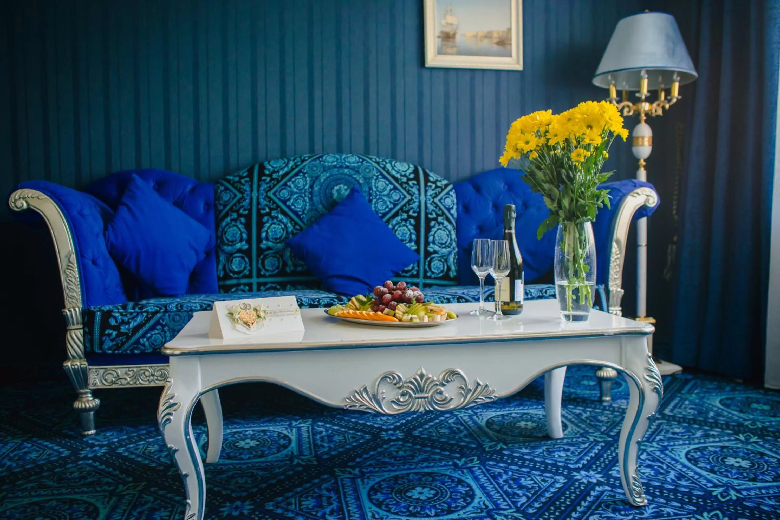 Living room, Seating Area in Royal Olympic Hotel