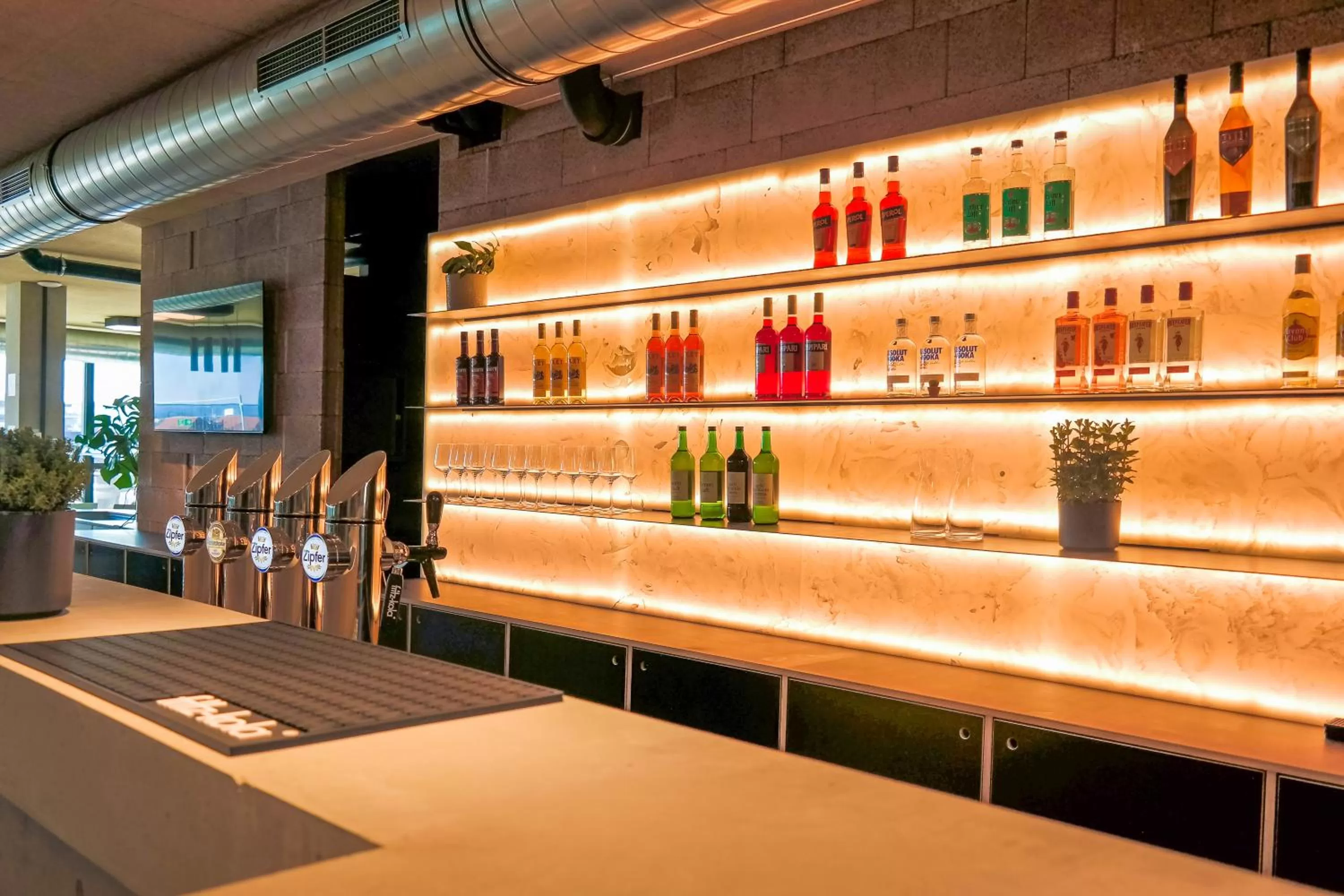 Lounge or bar in Boulderbar Hotel Self-Check in