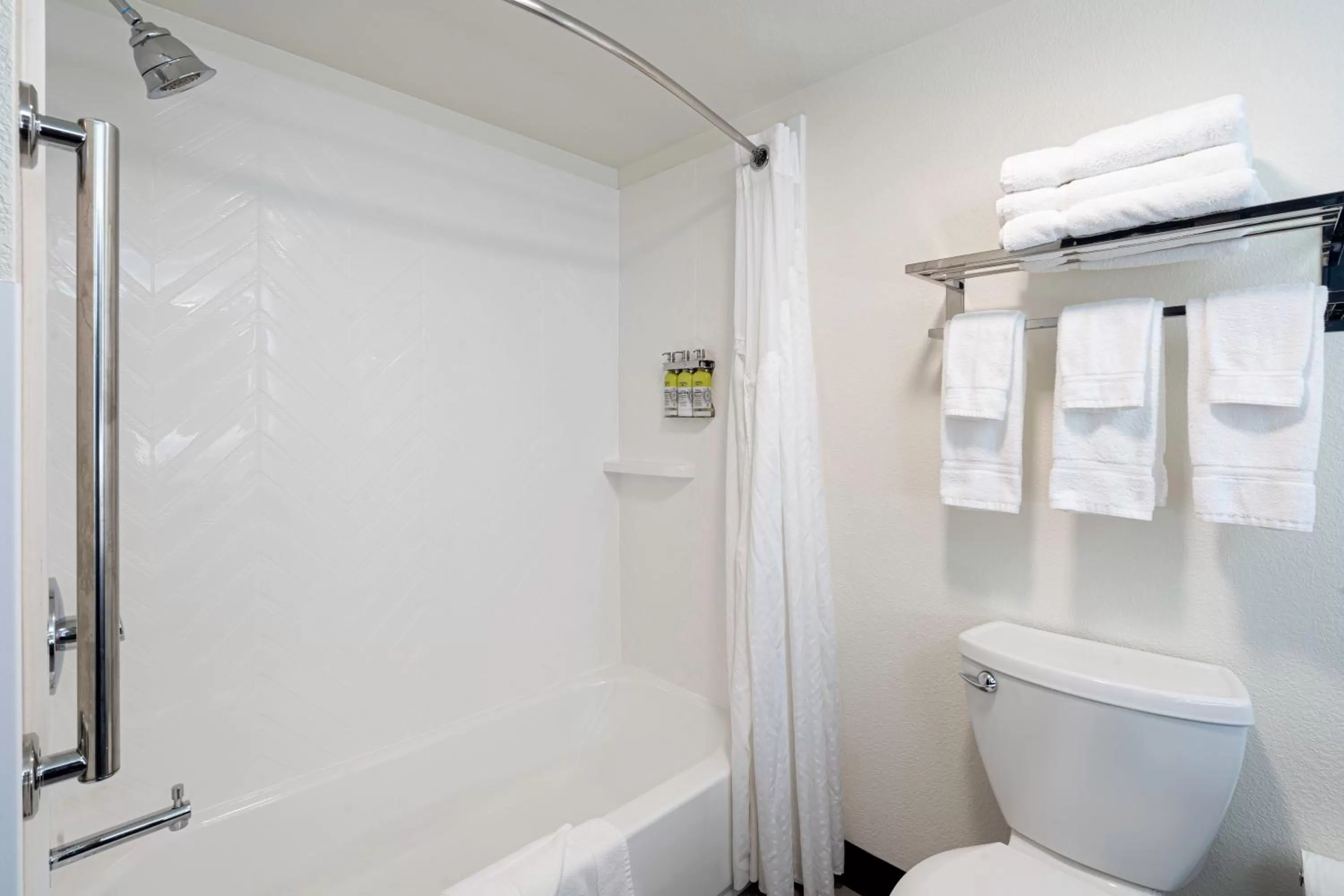 Standard Queen Room with Two Queen Beds in Holiday Inn & Suites Wausau-Rothschild by IHG