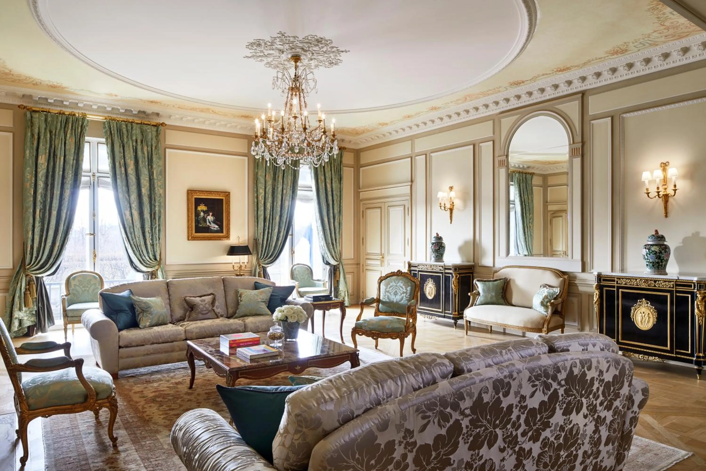 Living room in Le Meurice – Dorchester Collection