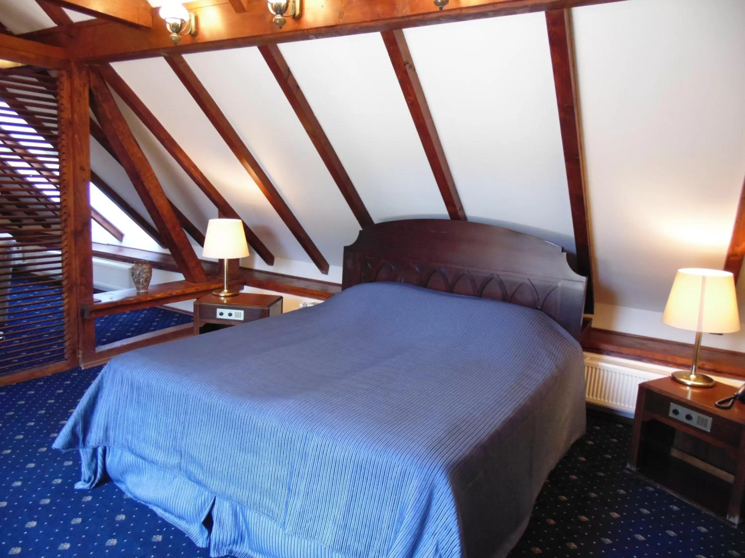 Bed in Curtea Brasoveana