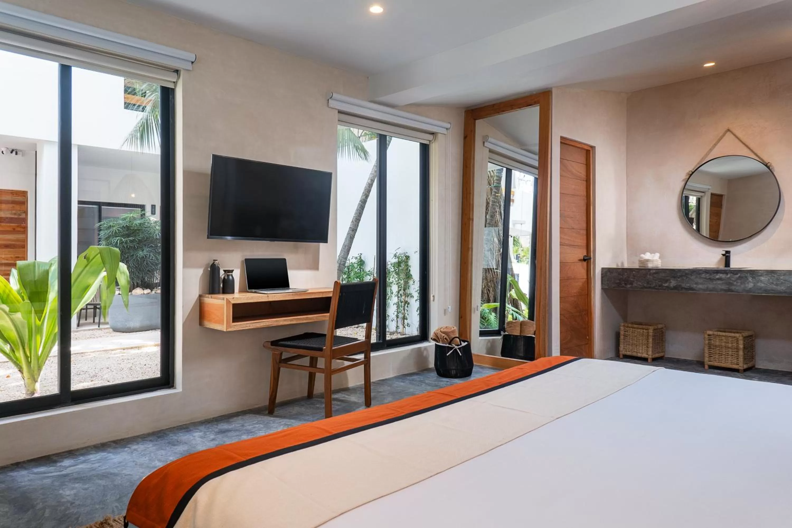 TV and multimedia, Bed in Hotel Aalada Playa del Carmen