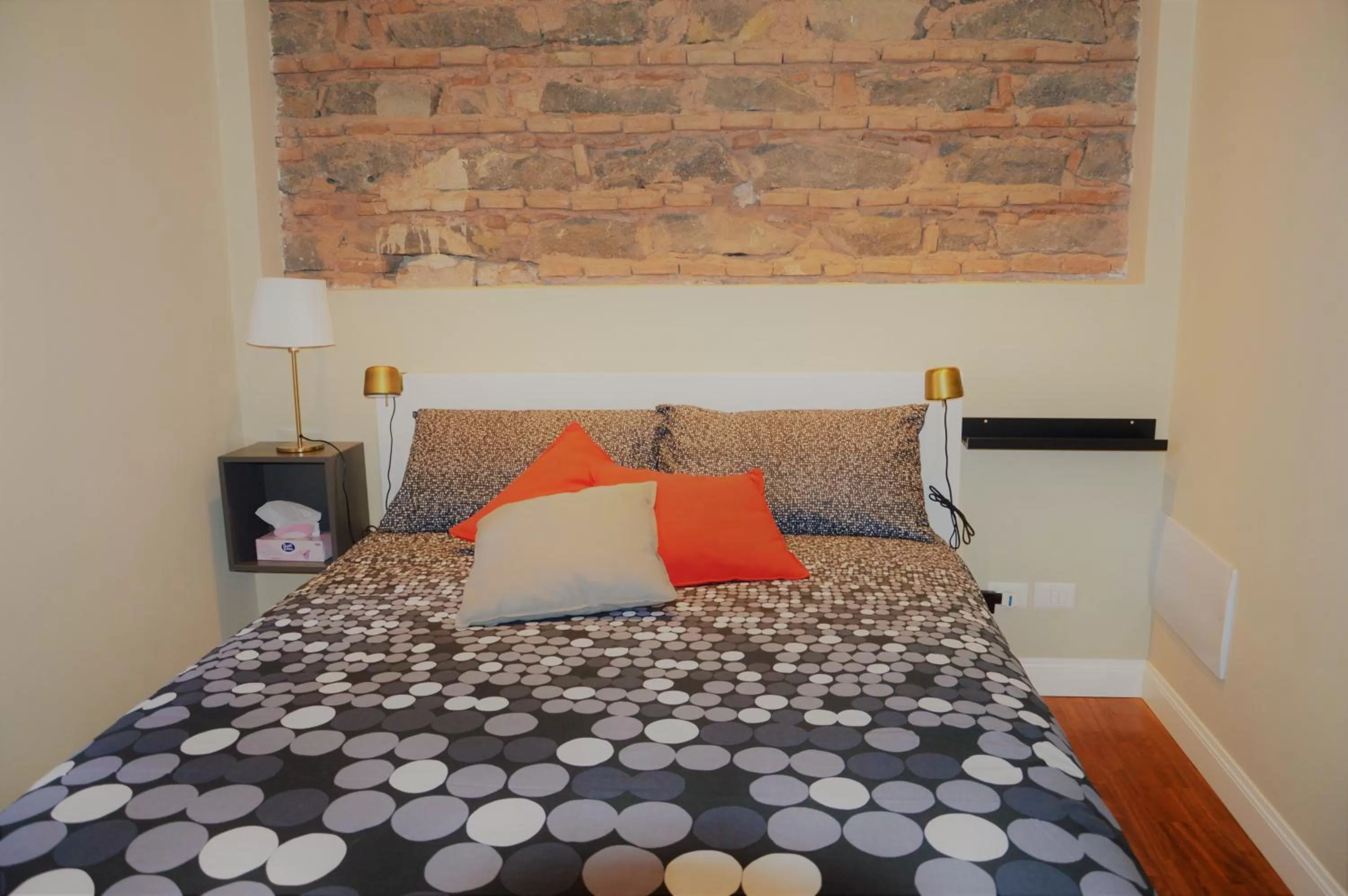 Photo of the whole room, Bed in b&b le 4 leggende