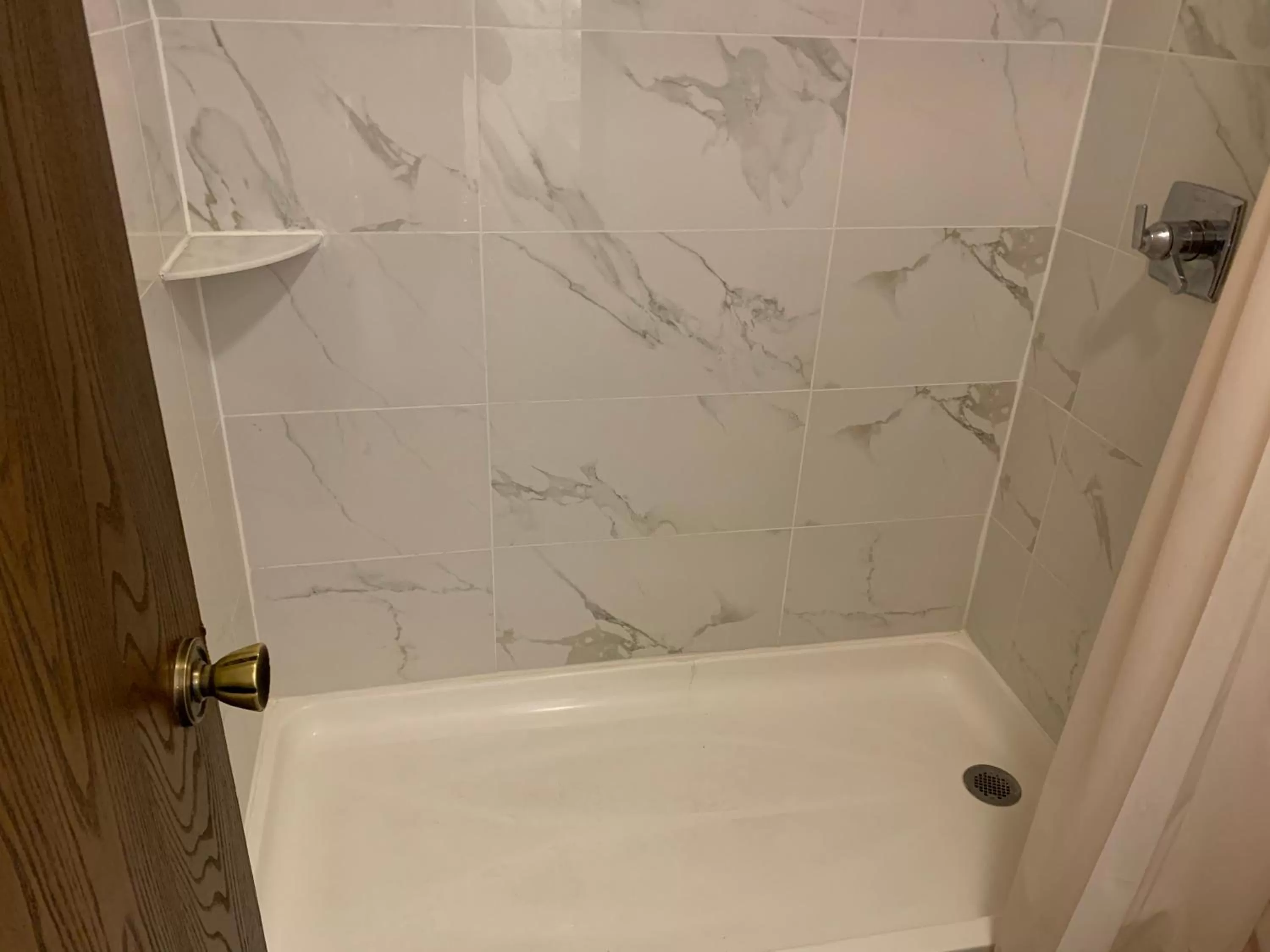 Shower in Landmark Inn