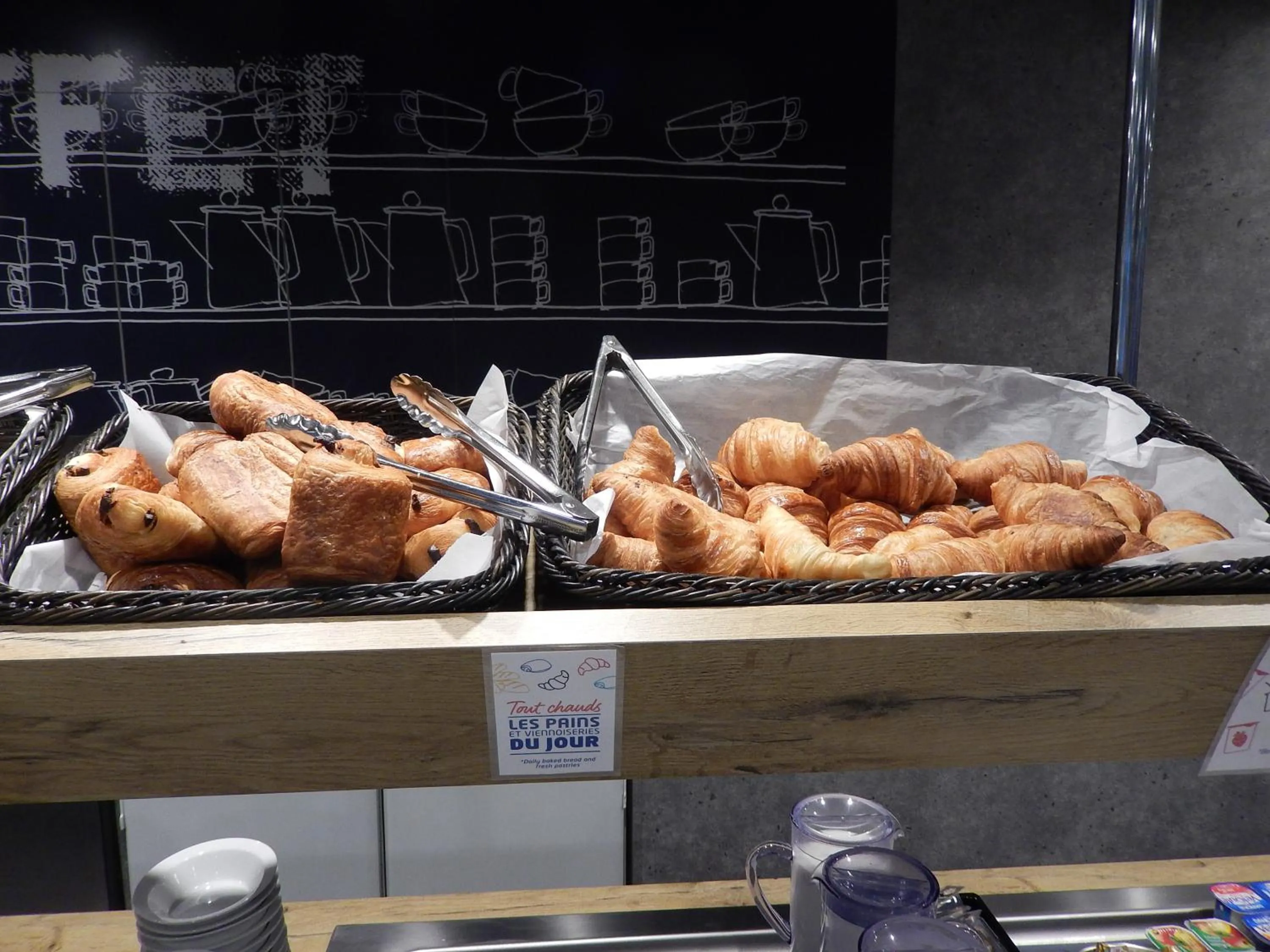 Restaurant/places to eat in ibis budget Paris Porte d'Italie Est