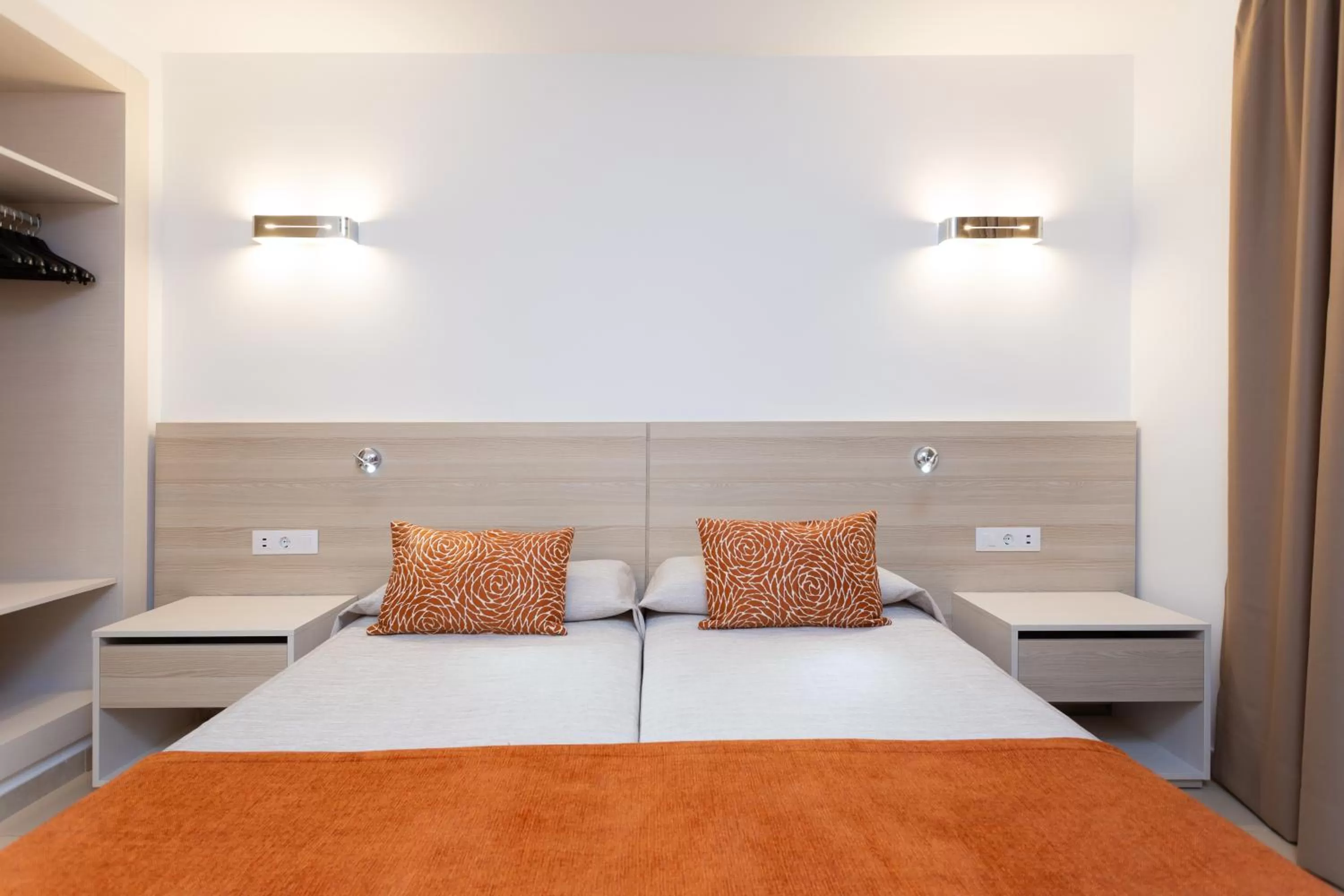 Bedroom, Bed in Globales Tamaimo Tropical