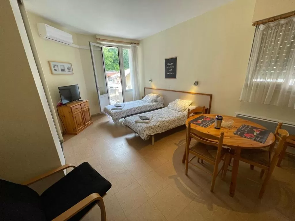 Photo of the whole room, Bed in Résidence Aramis