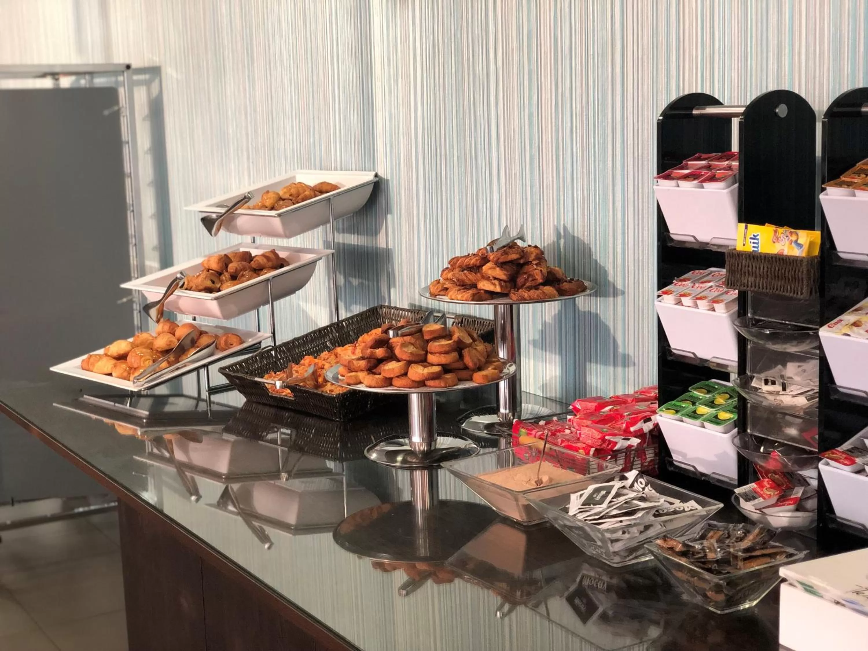 Food and drinks in Holiday Inn Express Vitoria by IHG