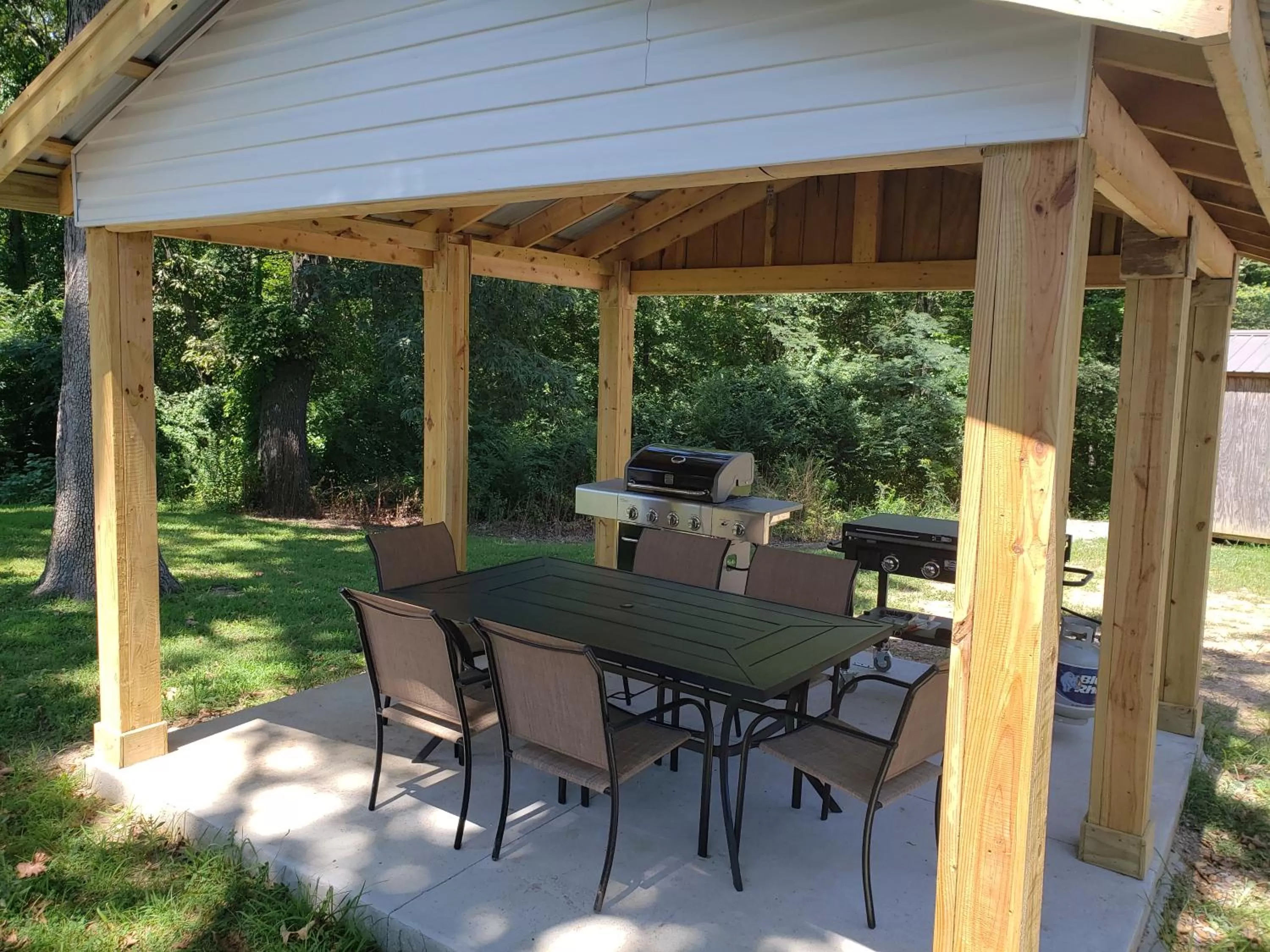 BBQ facilities in Early American Motel