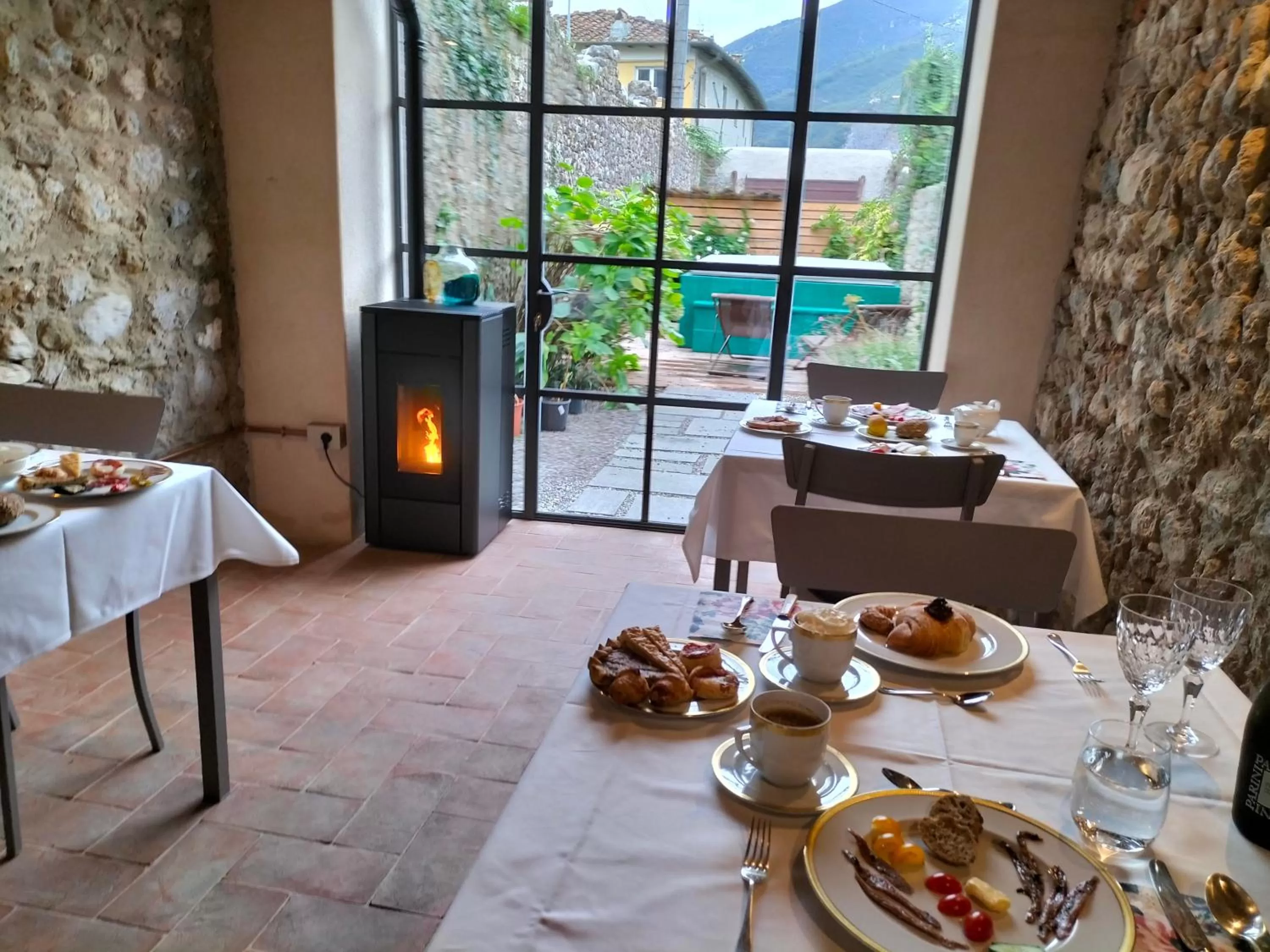 Dining area in Badia Giulia Prestigious Historical B&B, Camaiore - Adults Only - No Pets