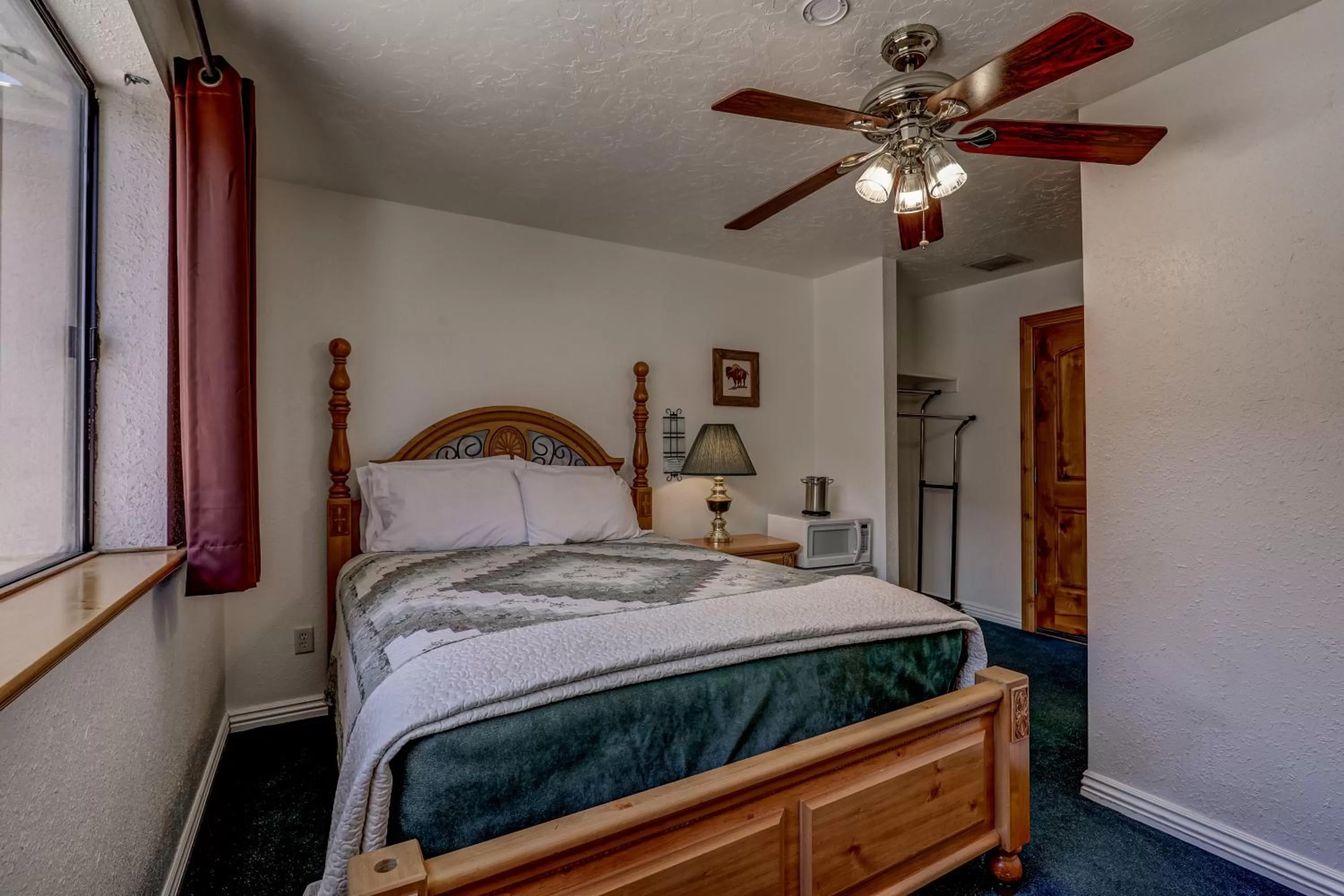 Bed in THE SNUGGLE INN