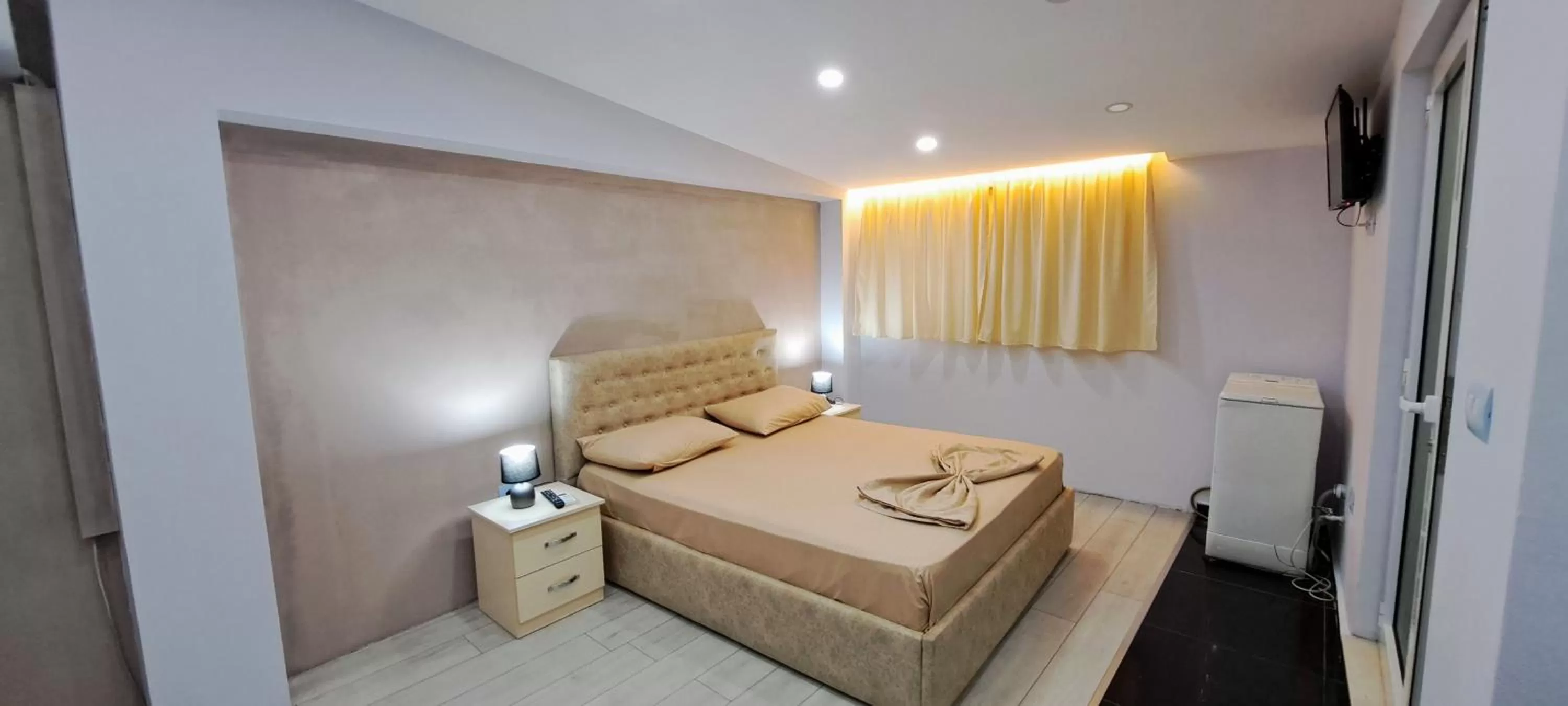 Bed in CityCenterHotel Shkoder