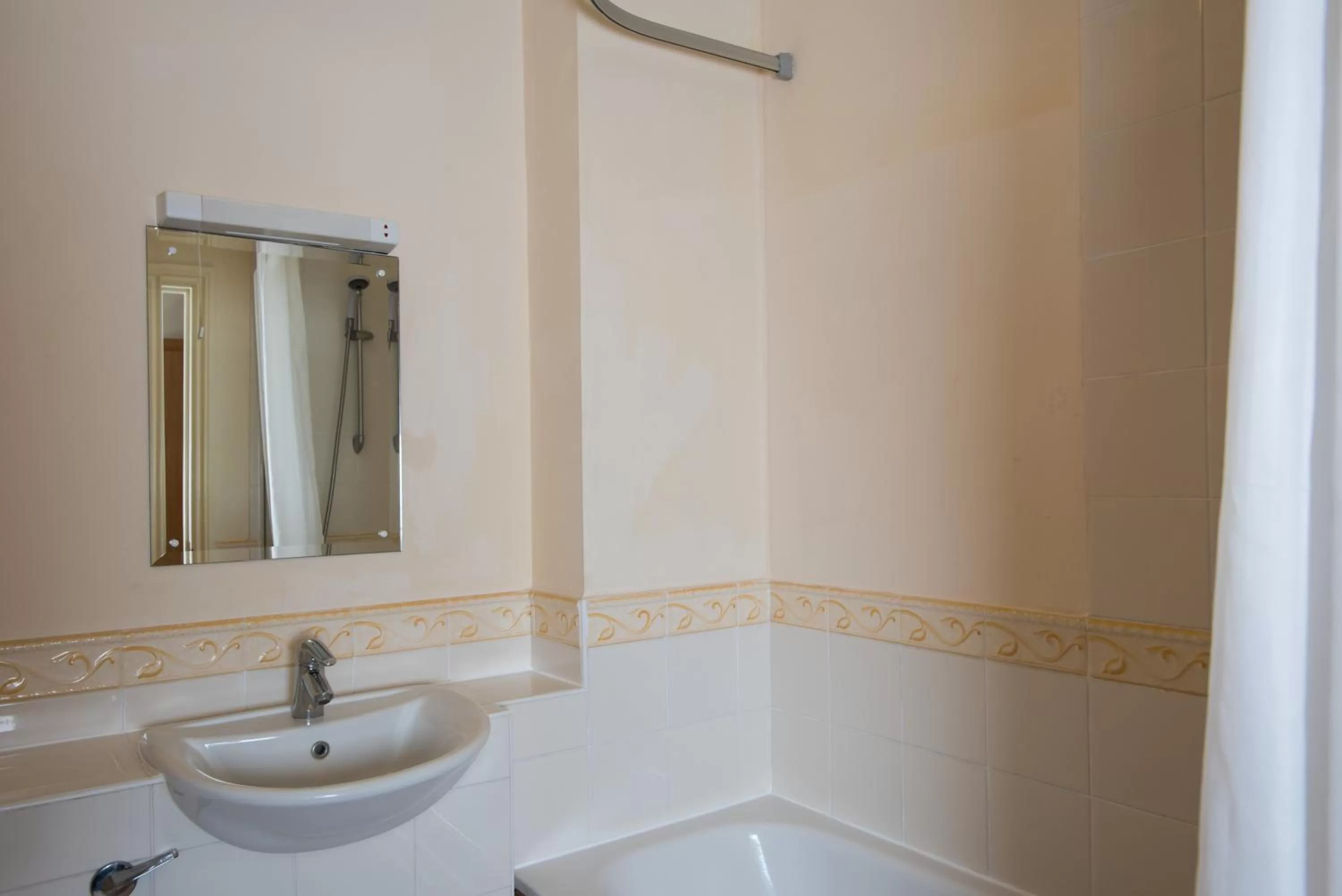 Bathroom in Mercure Newbury West Grange Hotel