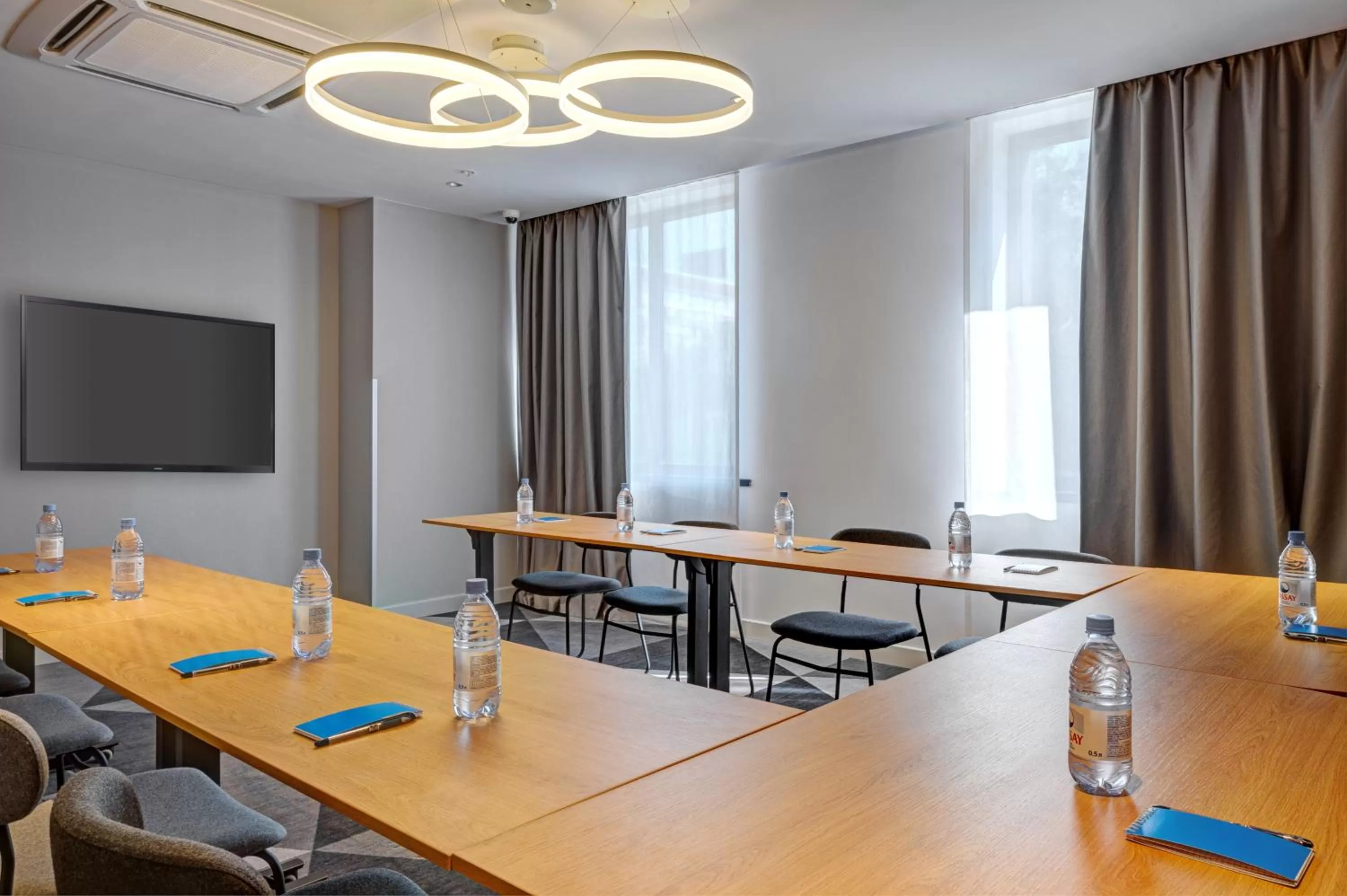 Meeting/conference room in Holiday Inn Express - Almaty by IHG