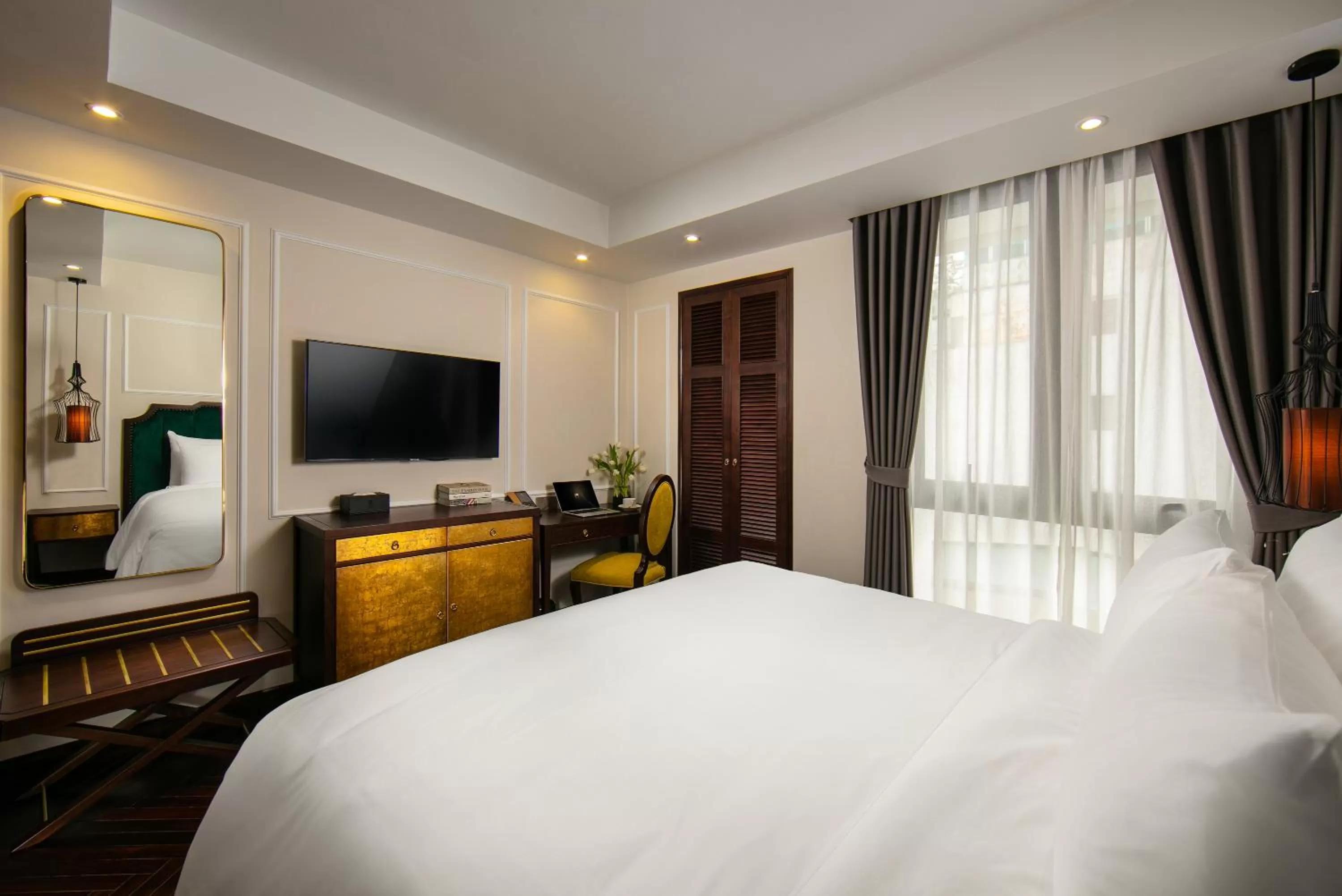 Deluxe Window Double Room in LeaH Silk Hotel