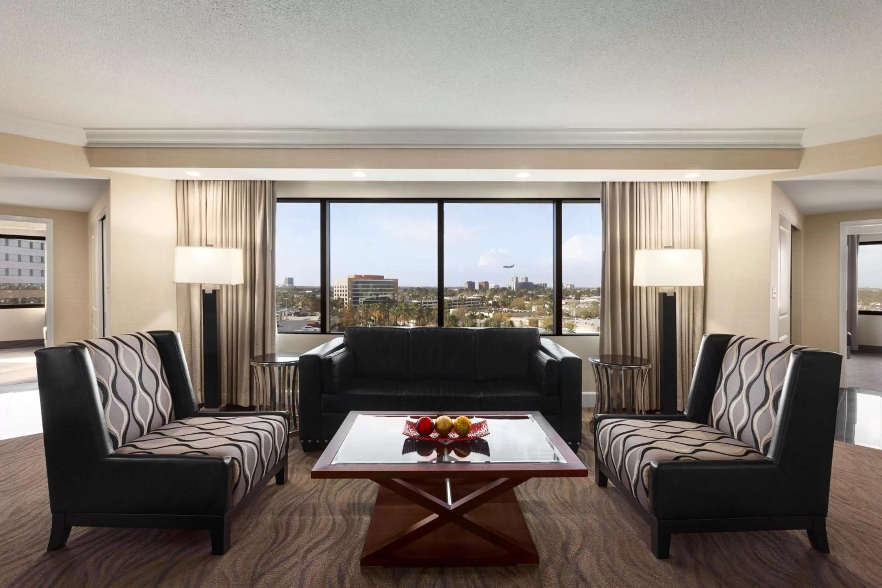 Living room in Embassy Suites by Hilton Irvine Orange County Airport