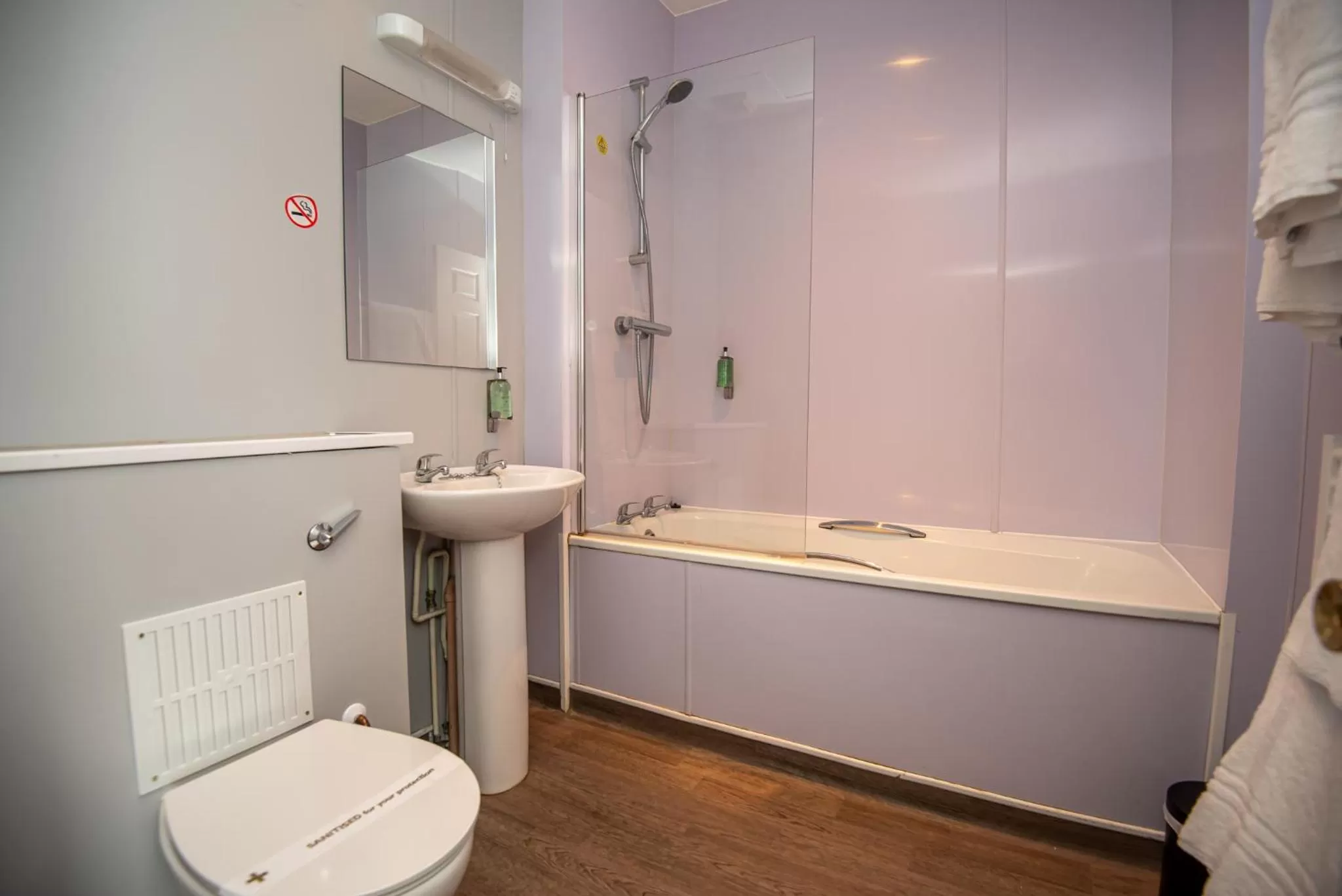 Shower in The George Inn