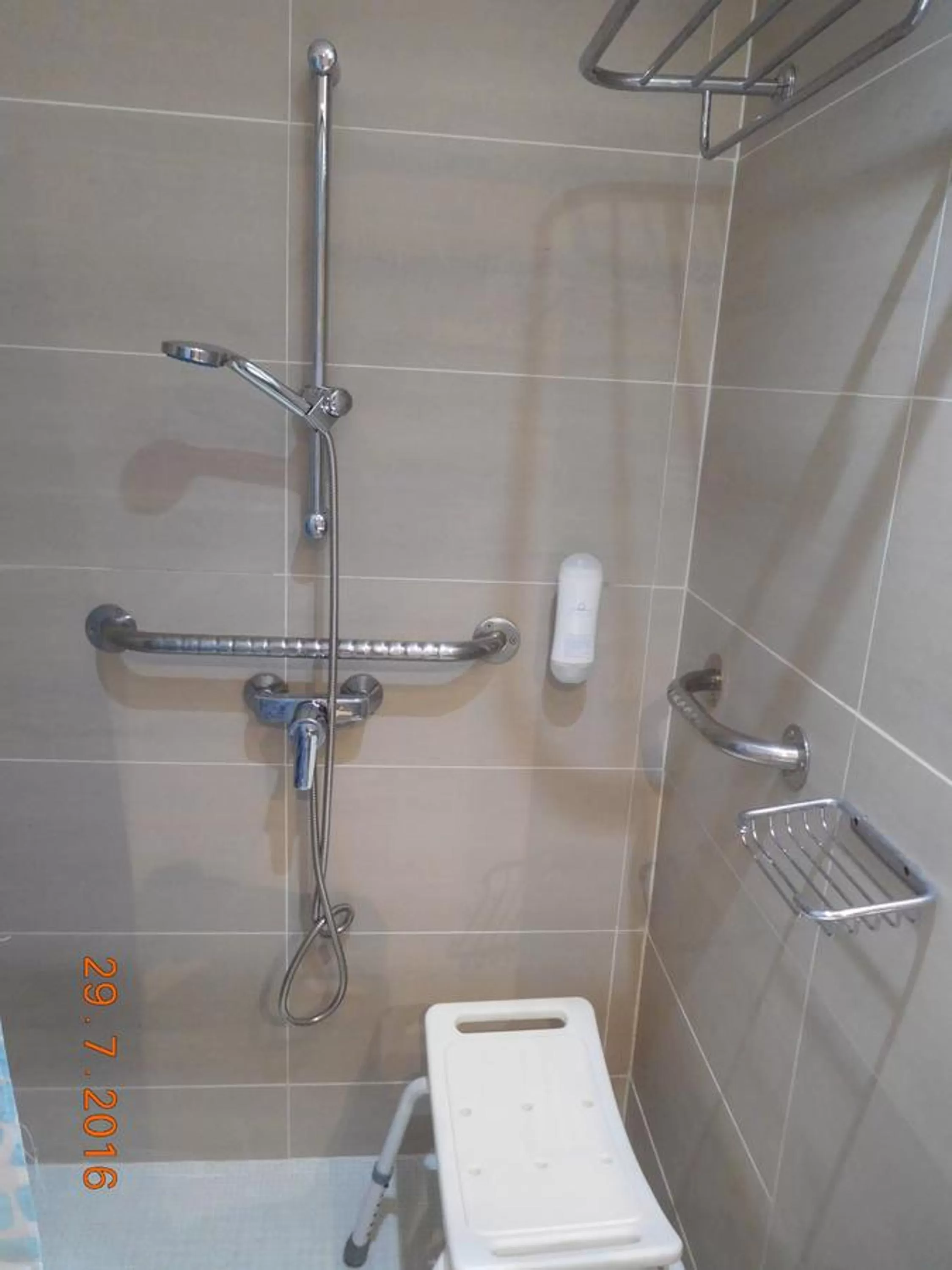 Shower in Hotel Mas Camarena