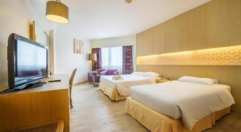 Bed in Jomtien Palm Beach Hotel and Resort