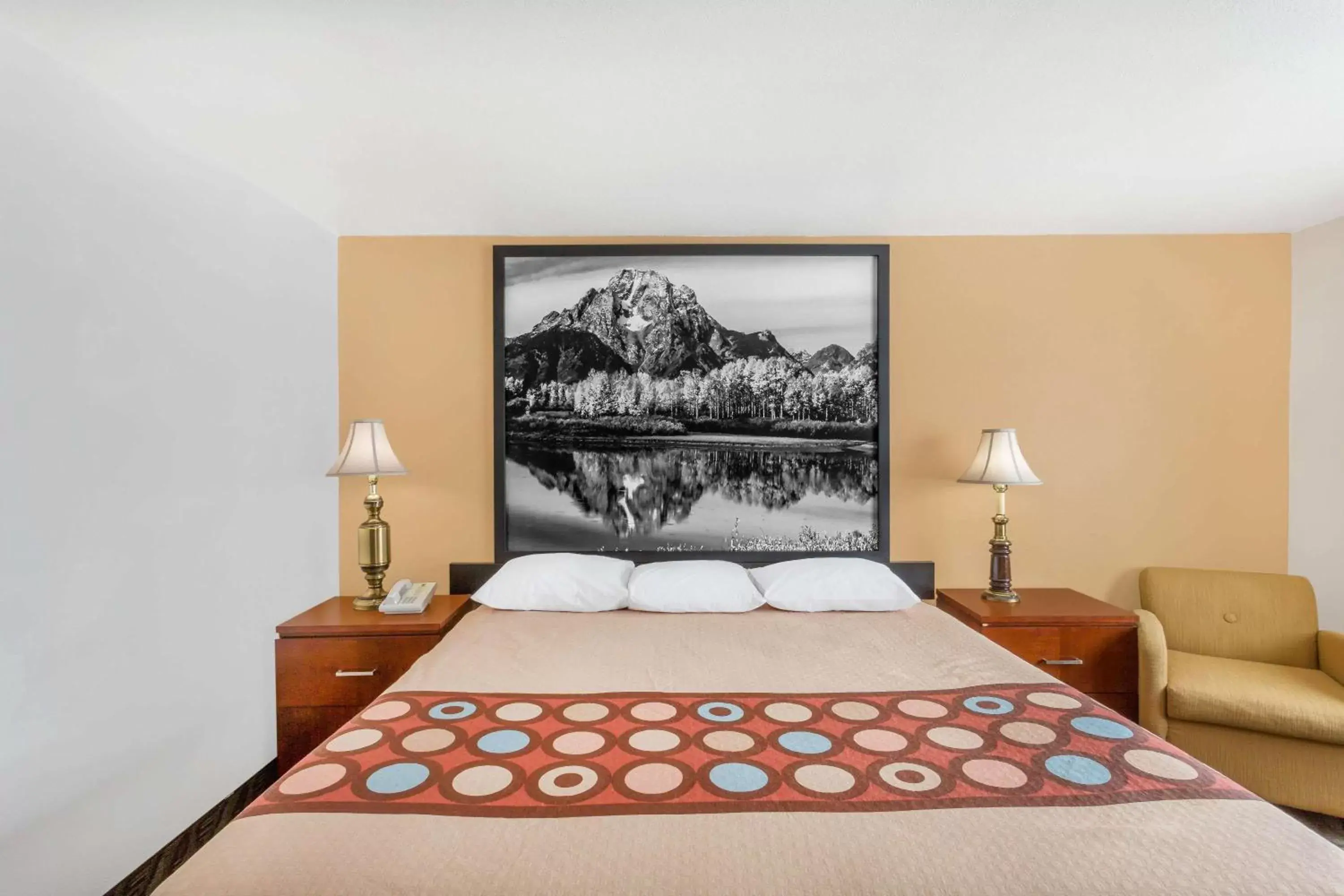 Queen Room - Non-Smoking in Super 8 by Wyndham Diamondville Kemmerer Queen Room - Non-Smoking in Super 8 by Wyndham Diamondville Kemmerer